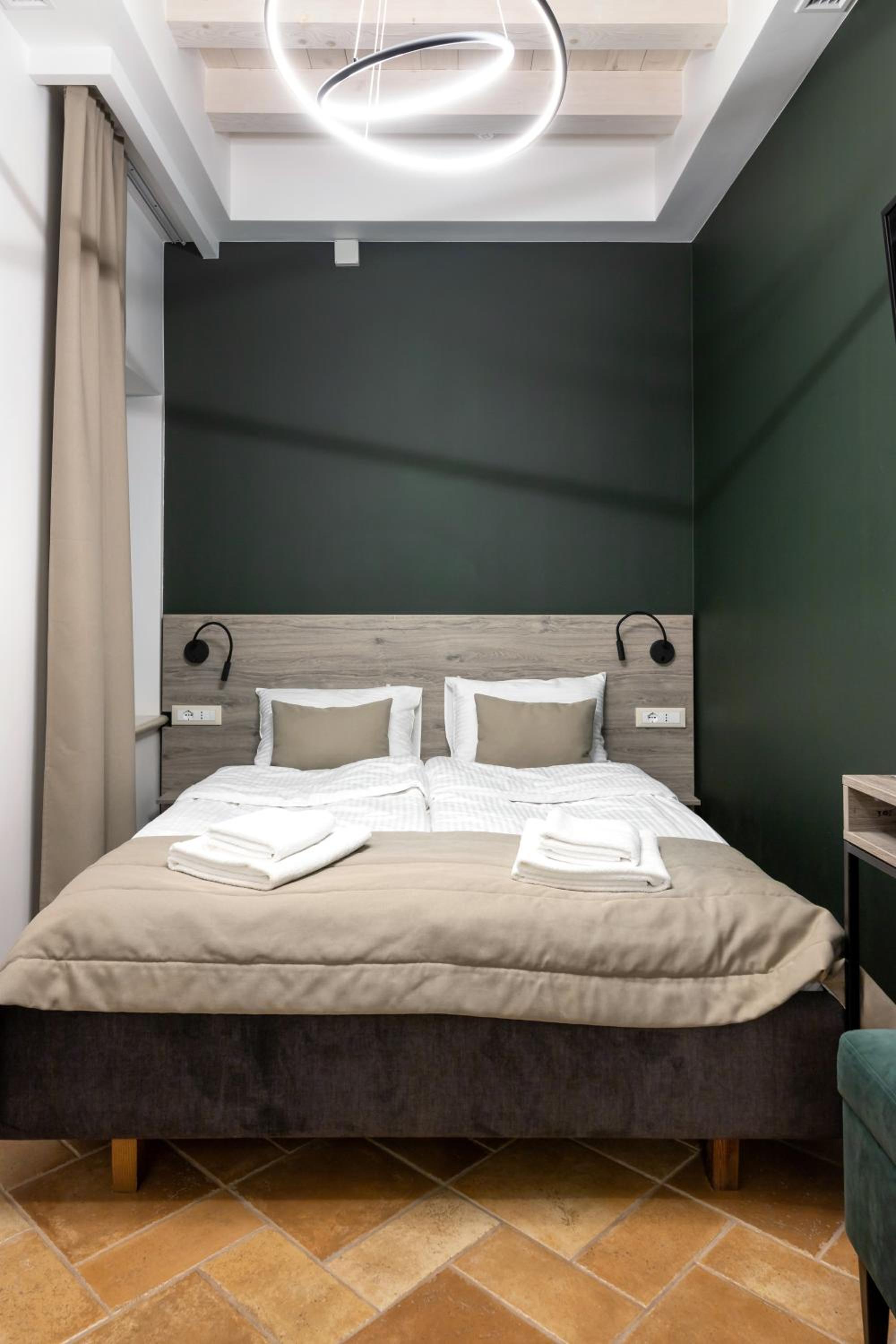 Budget Double Room photo 3