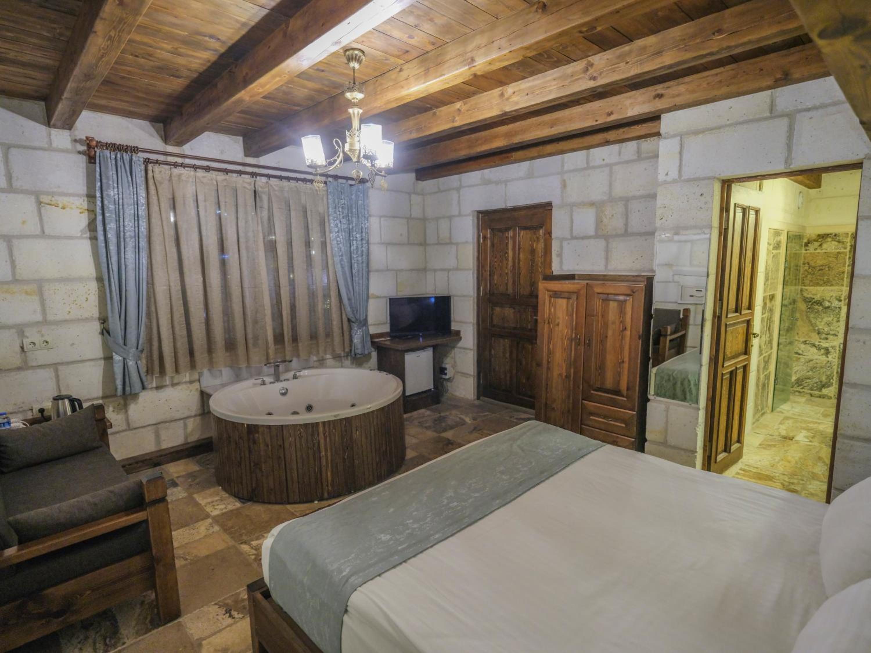 Superior Stone Room 304 photo 1