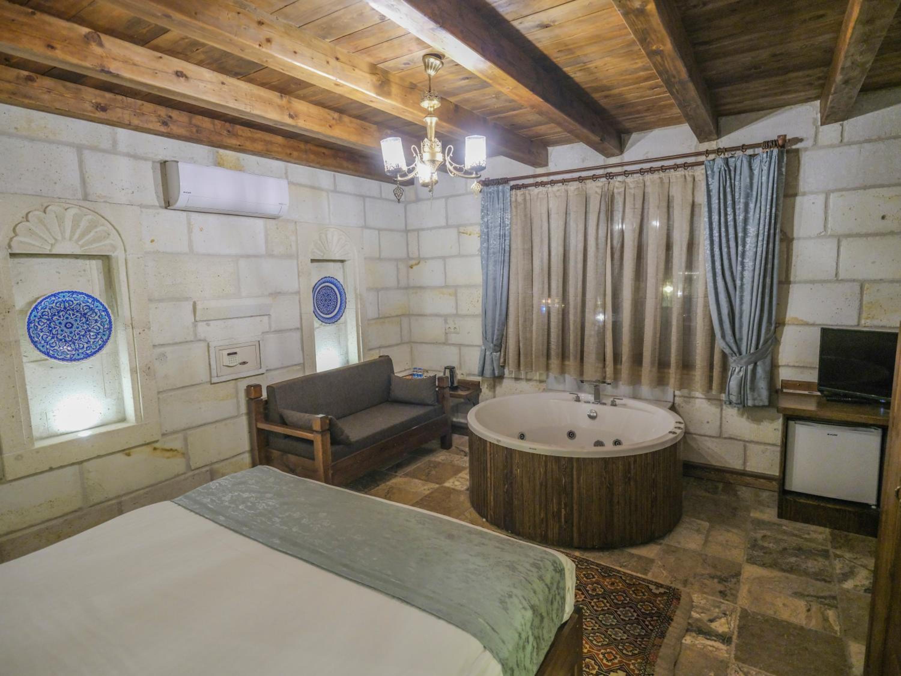 Superior Stone Room 304 photo 3