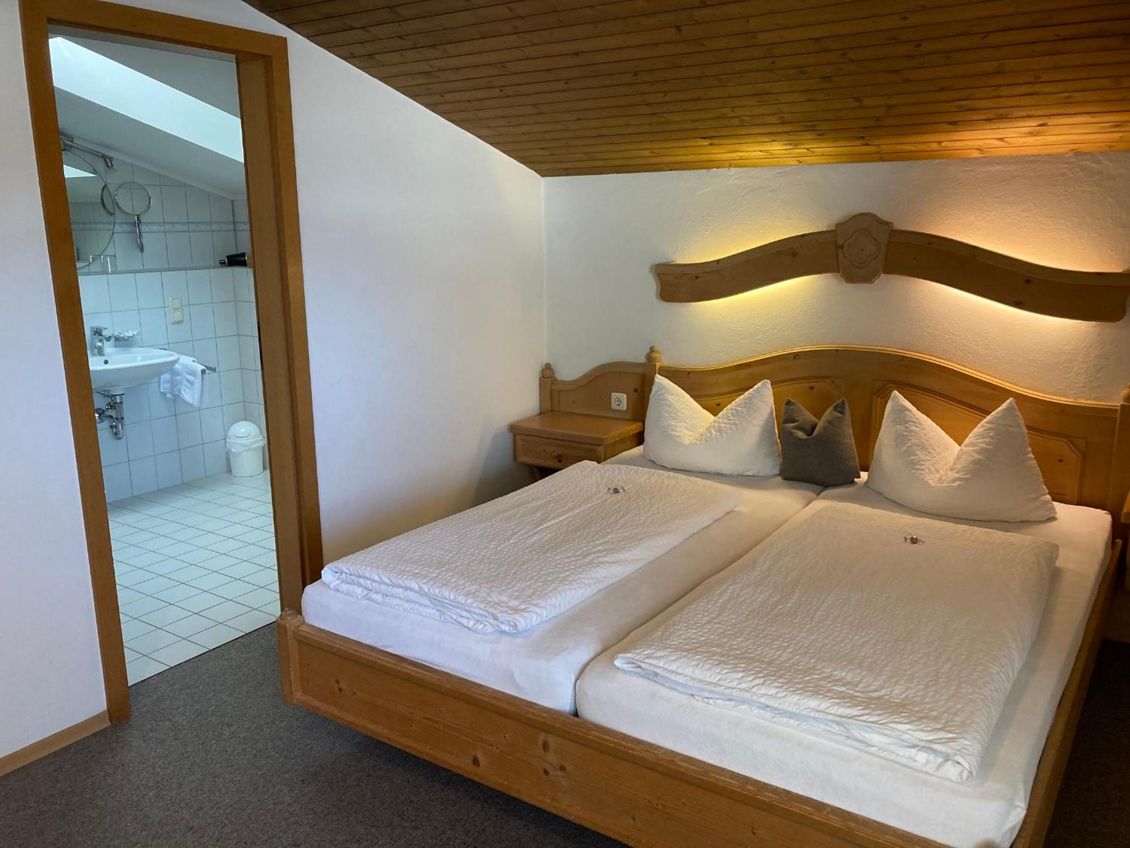 Budget Double Room photo 3