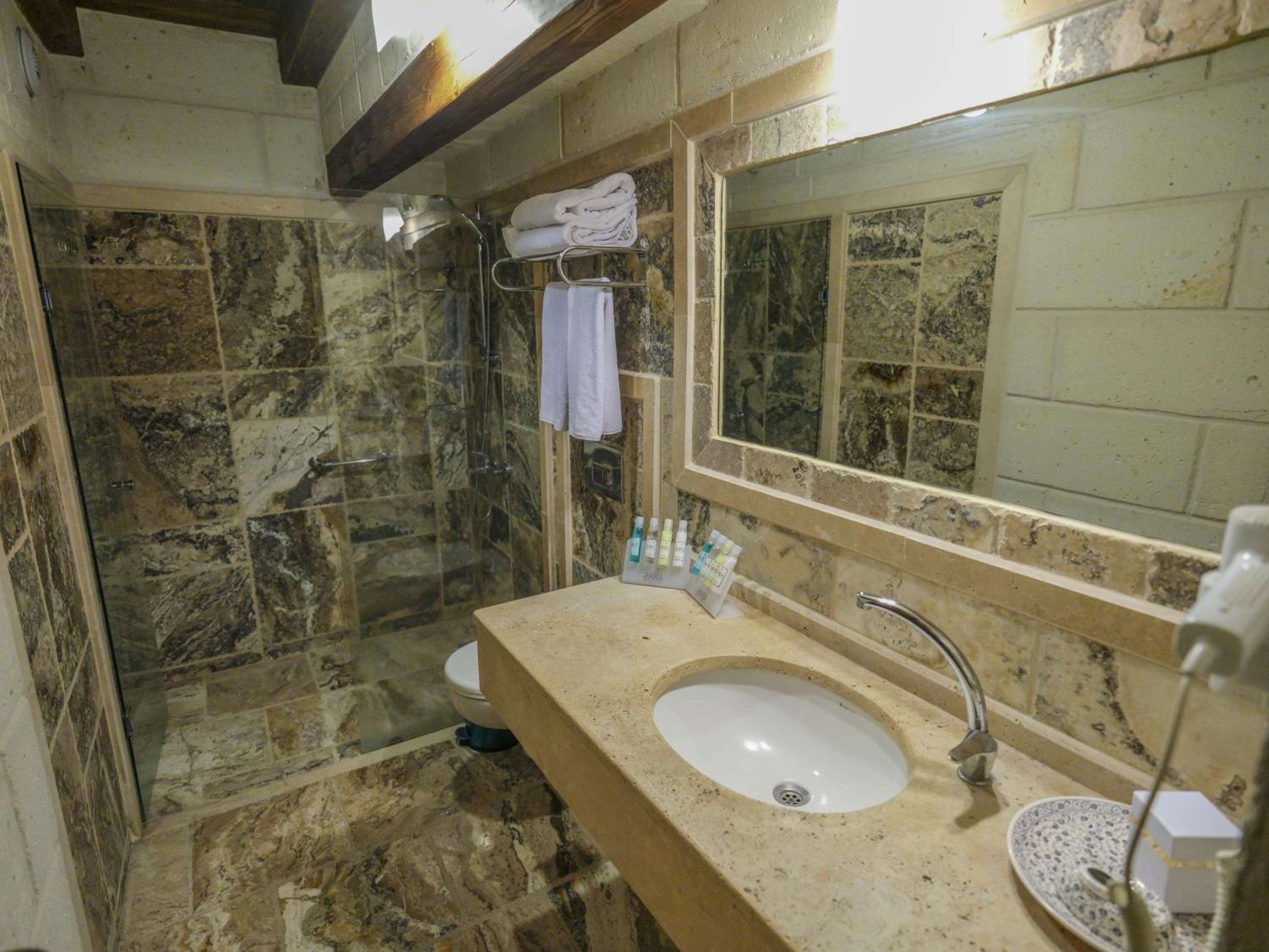 Superior Stone Room 304 photo 2