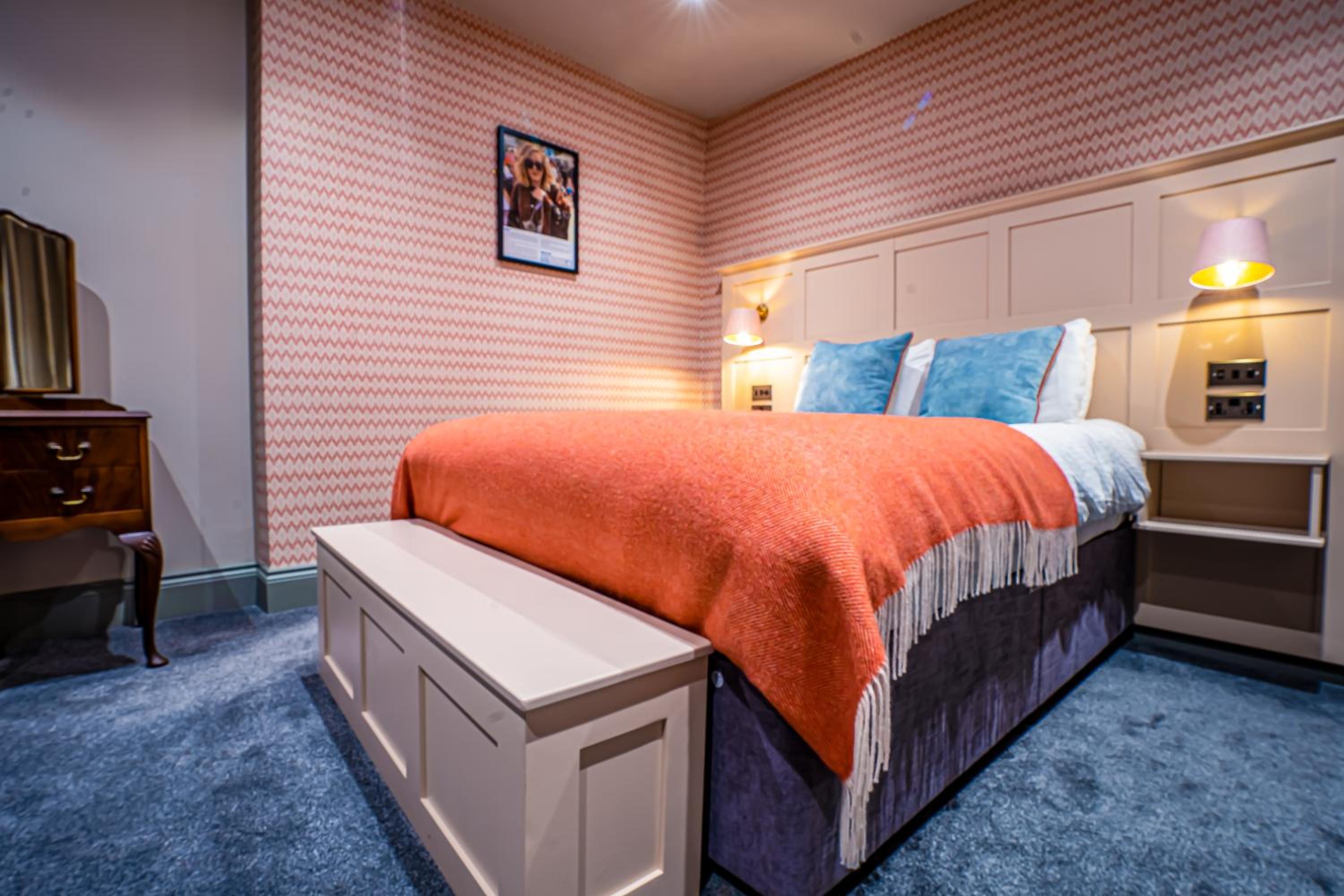 Deluxe King Room - Photo 5
