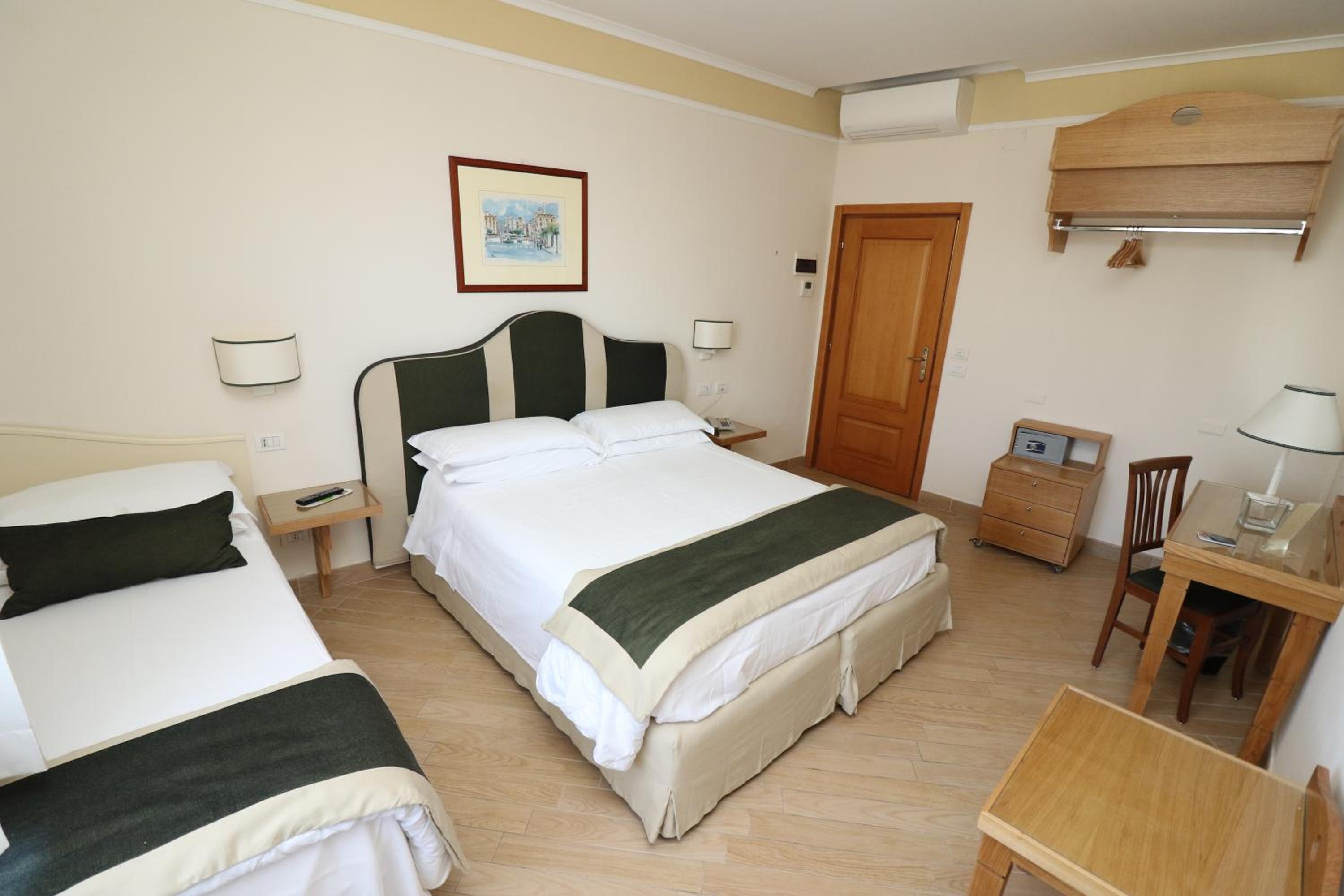 Classic Triple Room photo 2