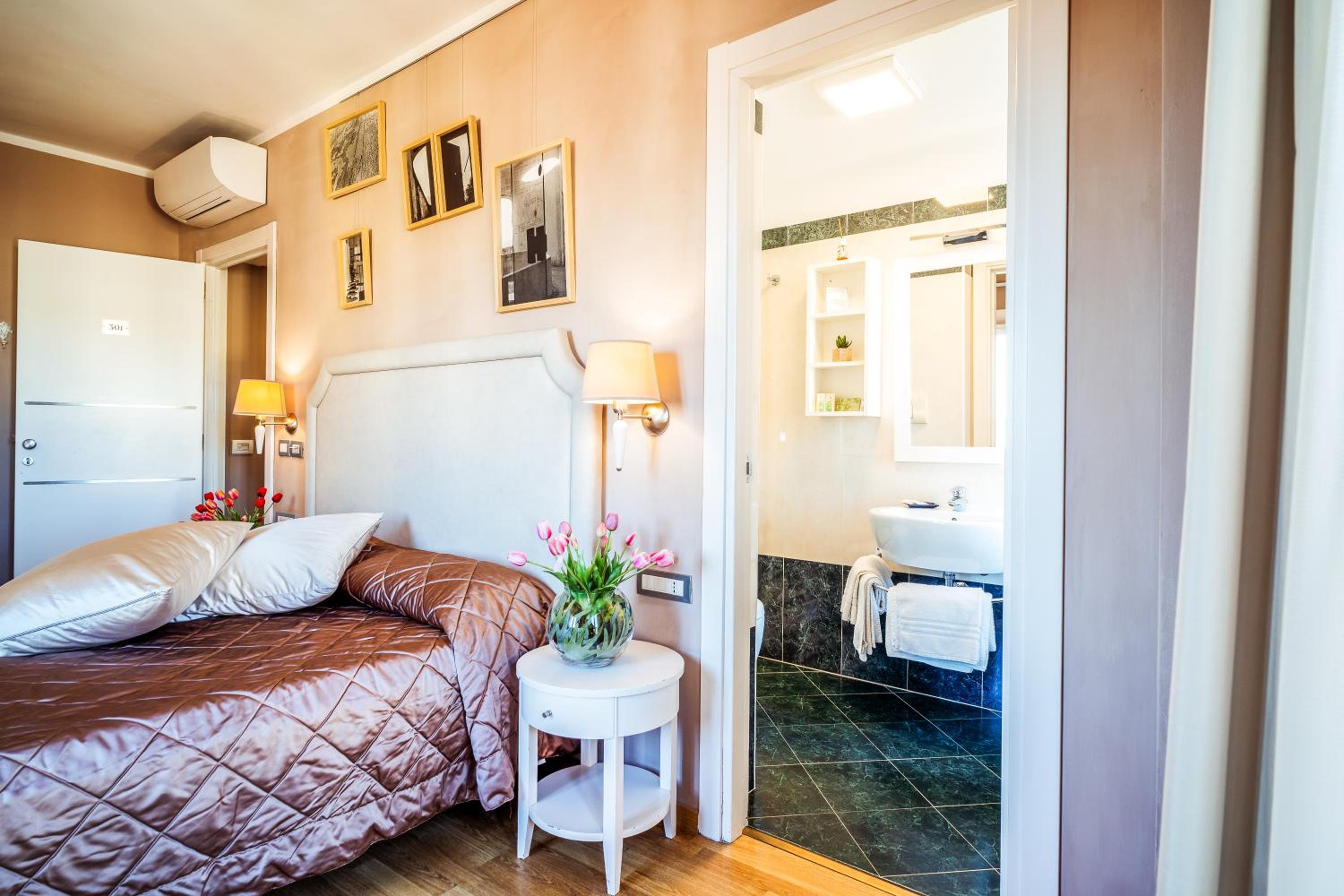 Superior Double Room with Balcony photo 3