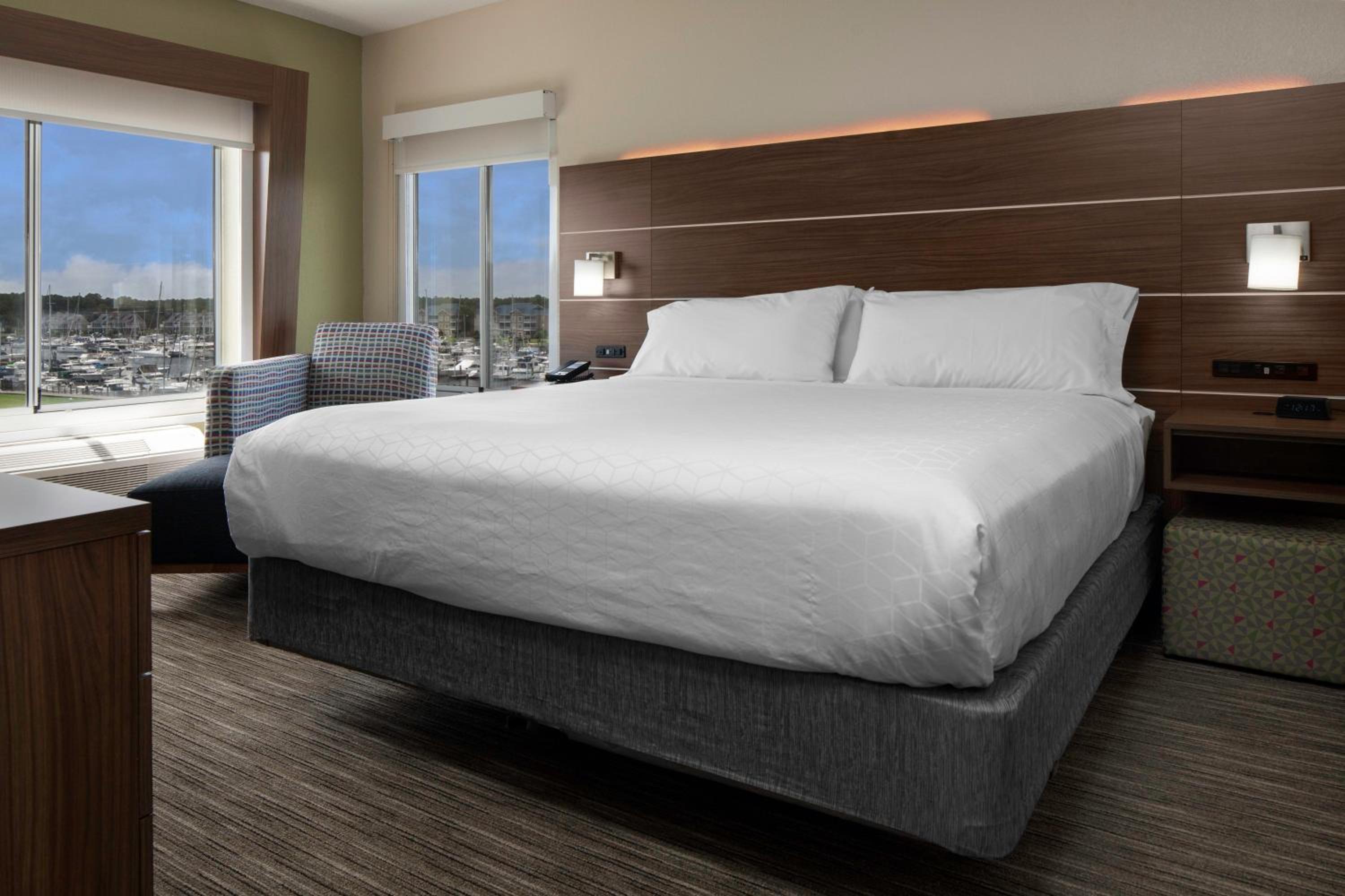 One-Bedroom Suite - Photo 2