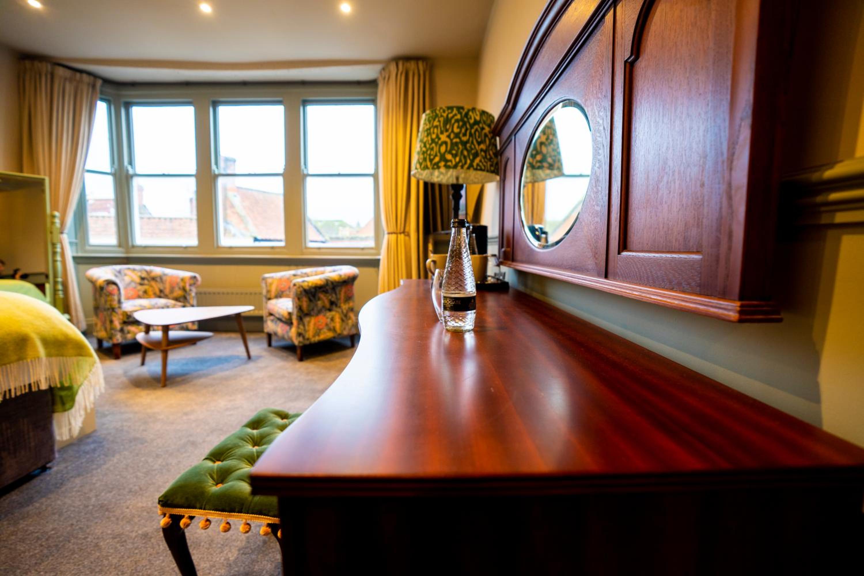 Deluxe King Room - Photo 1