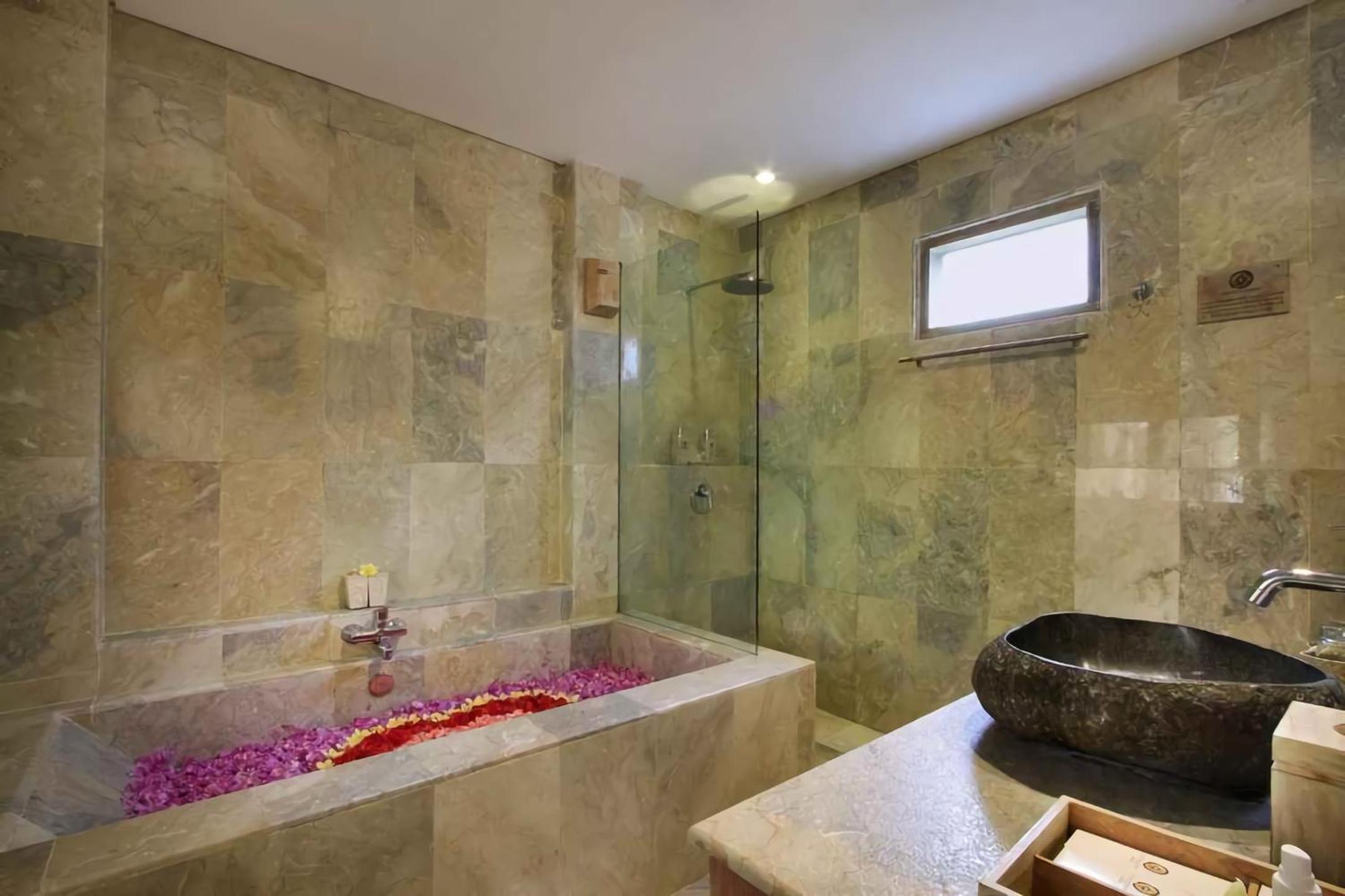 Suite with Garden View - Photo 18