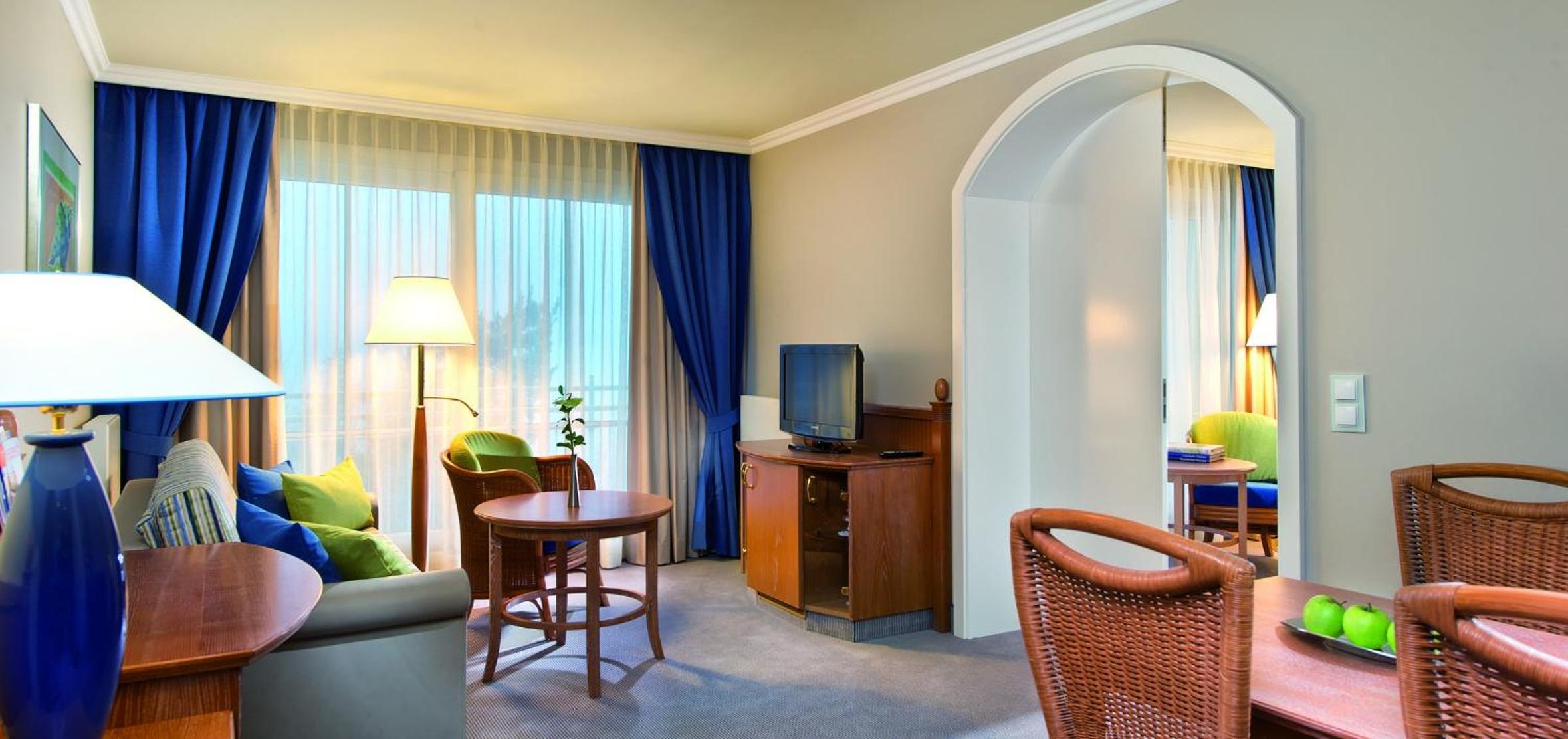 Senior Suite - Photo 9