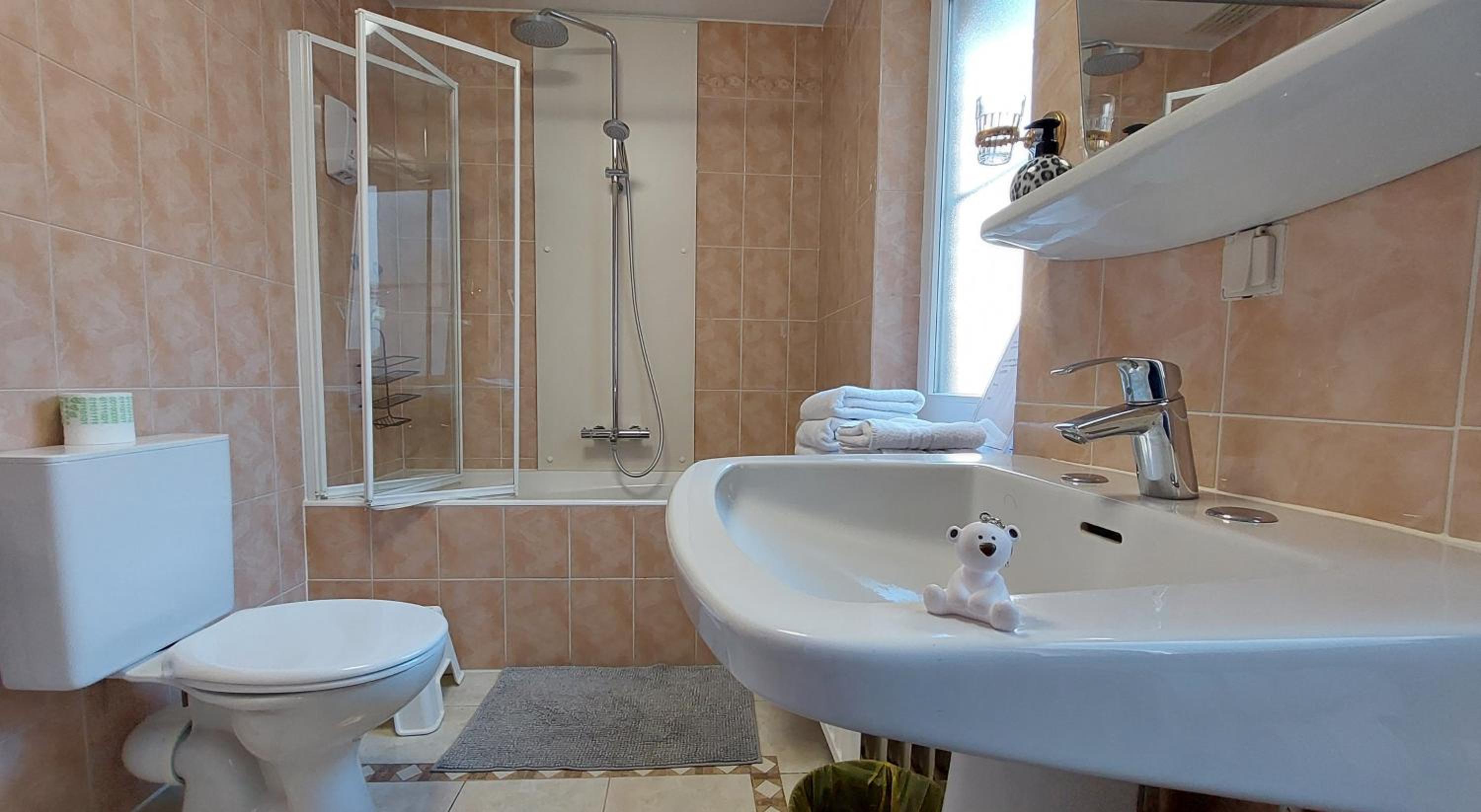 Twin Room with Private External Bathroom photo 1