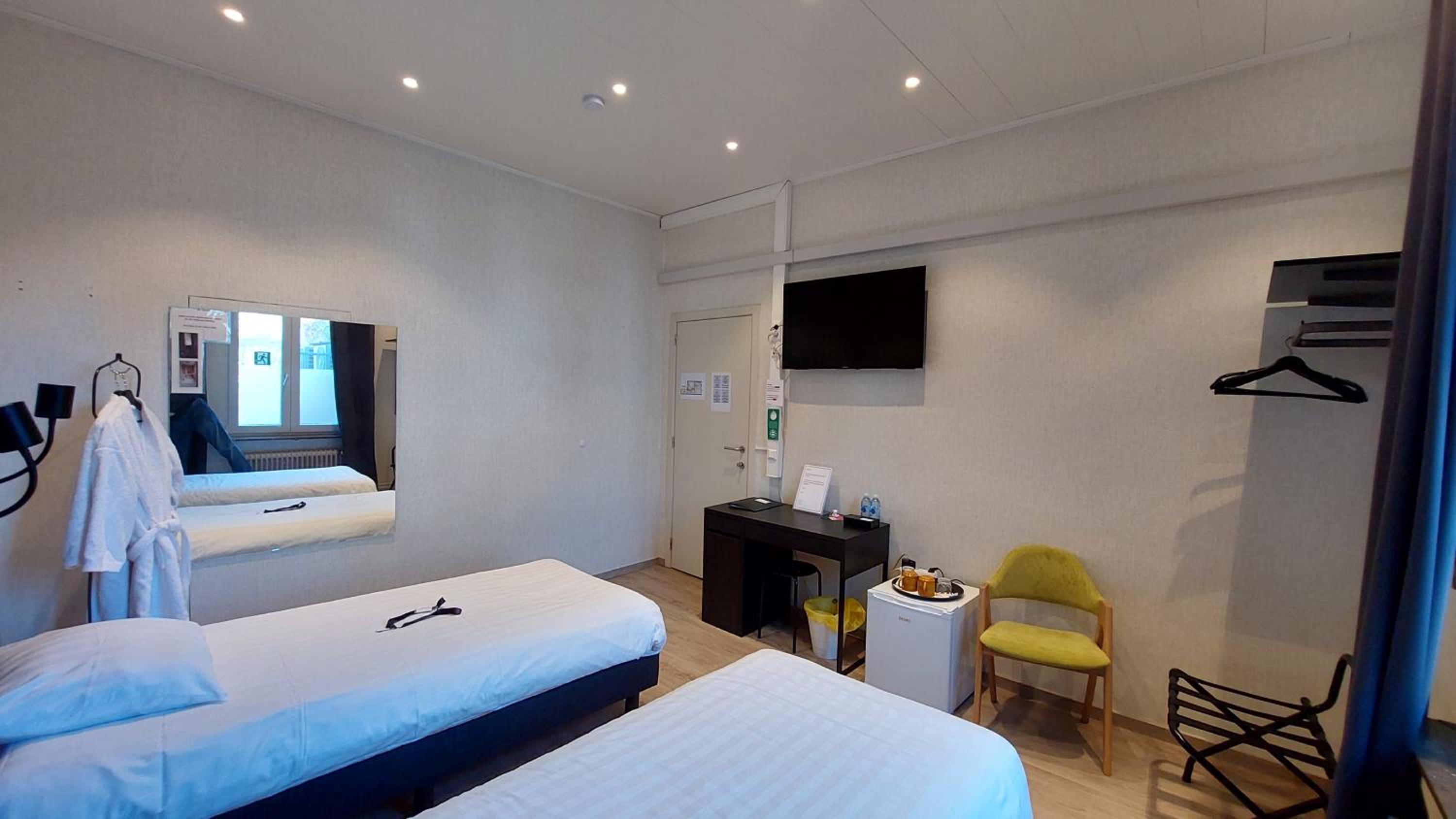 Twin Room with Private External Bathroom