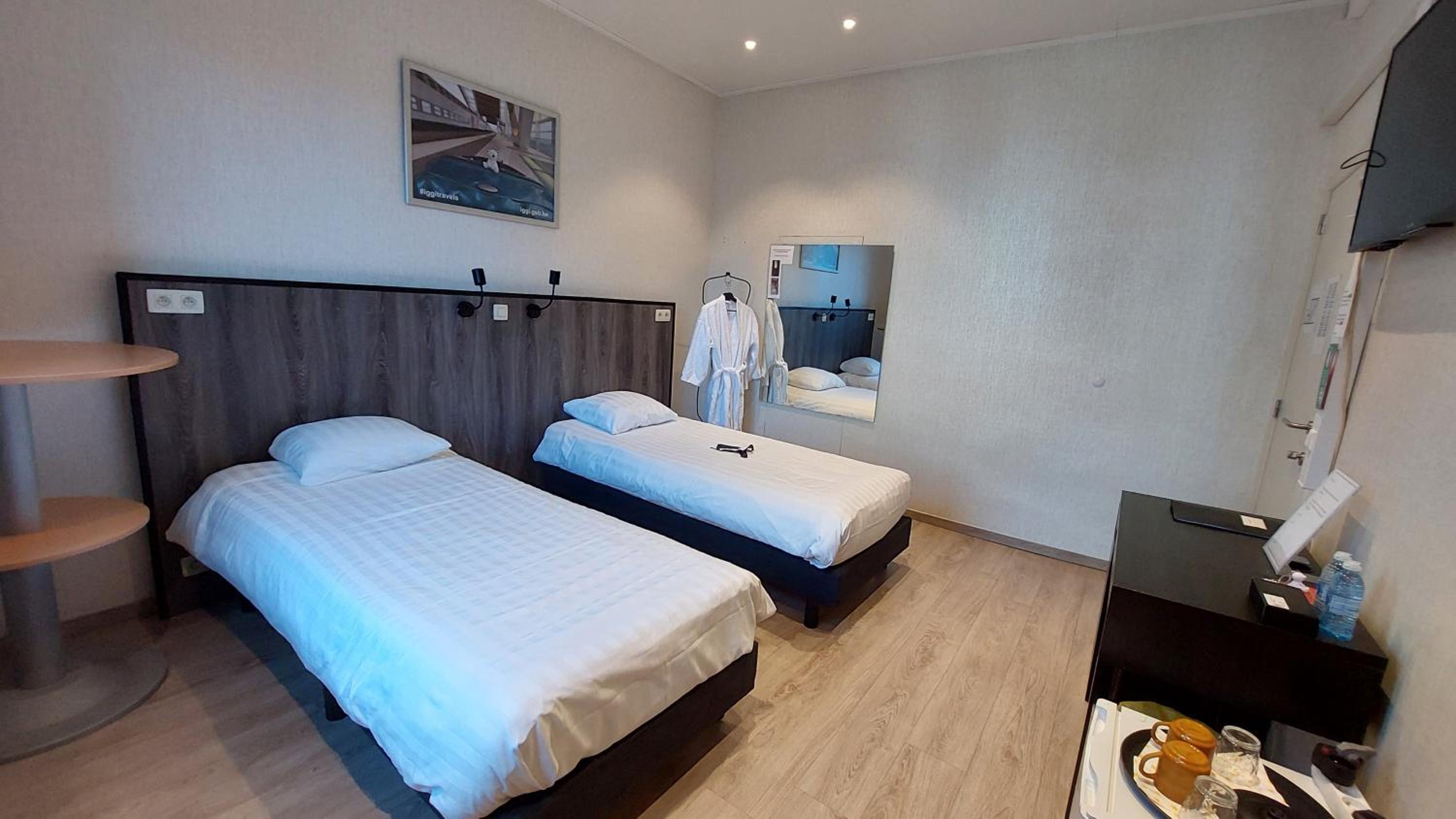 Twin Room with Private External Bathroom photo 3