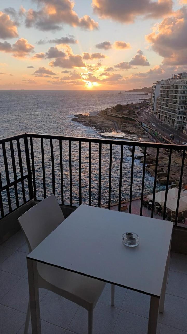 Double or Twin Room with Sea View - Photo 5