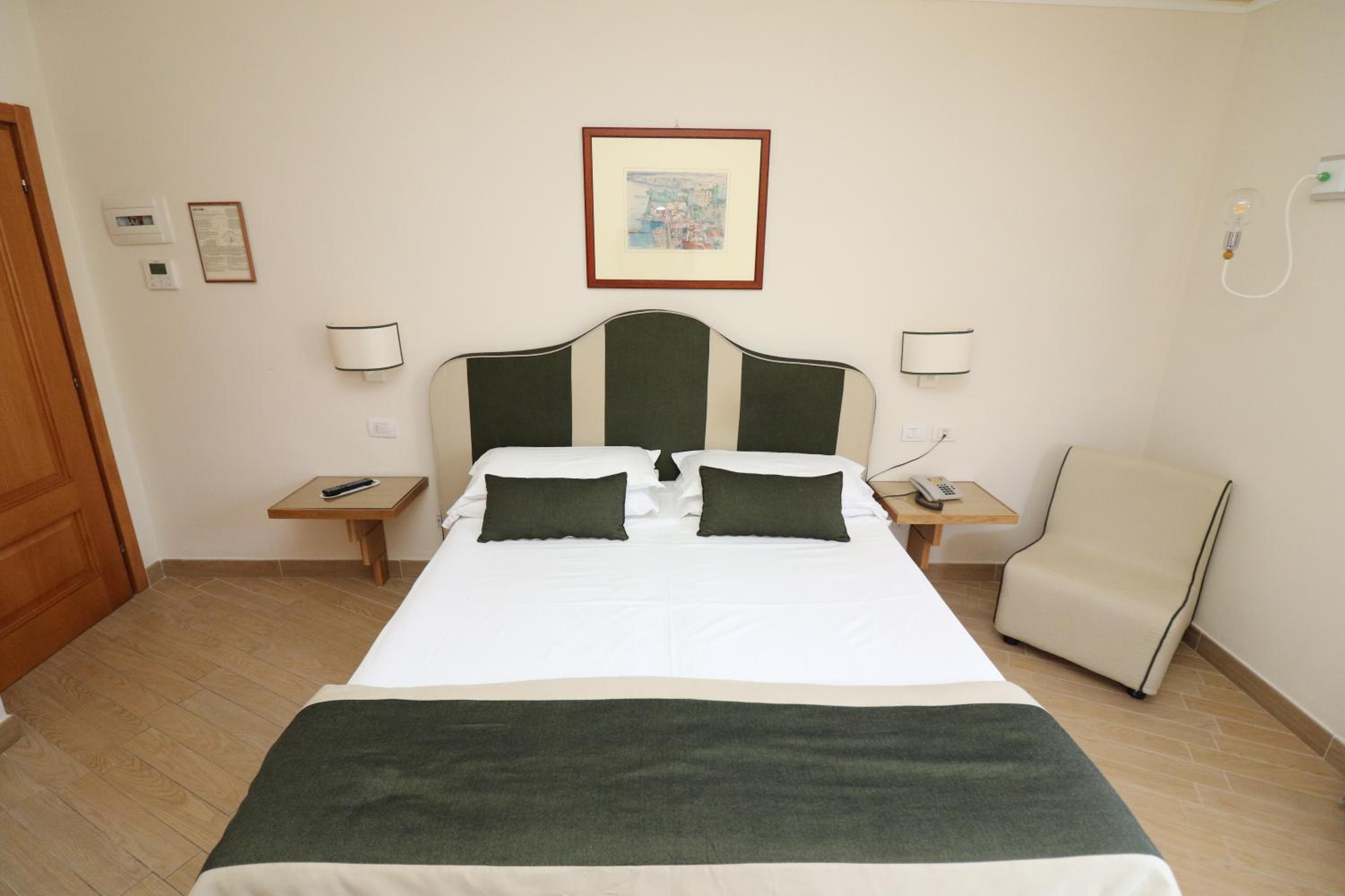 Classic Double Room - Photo 9