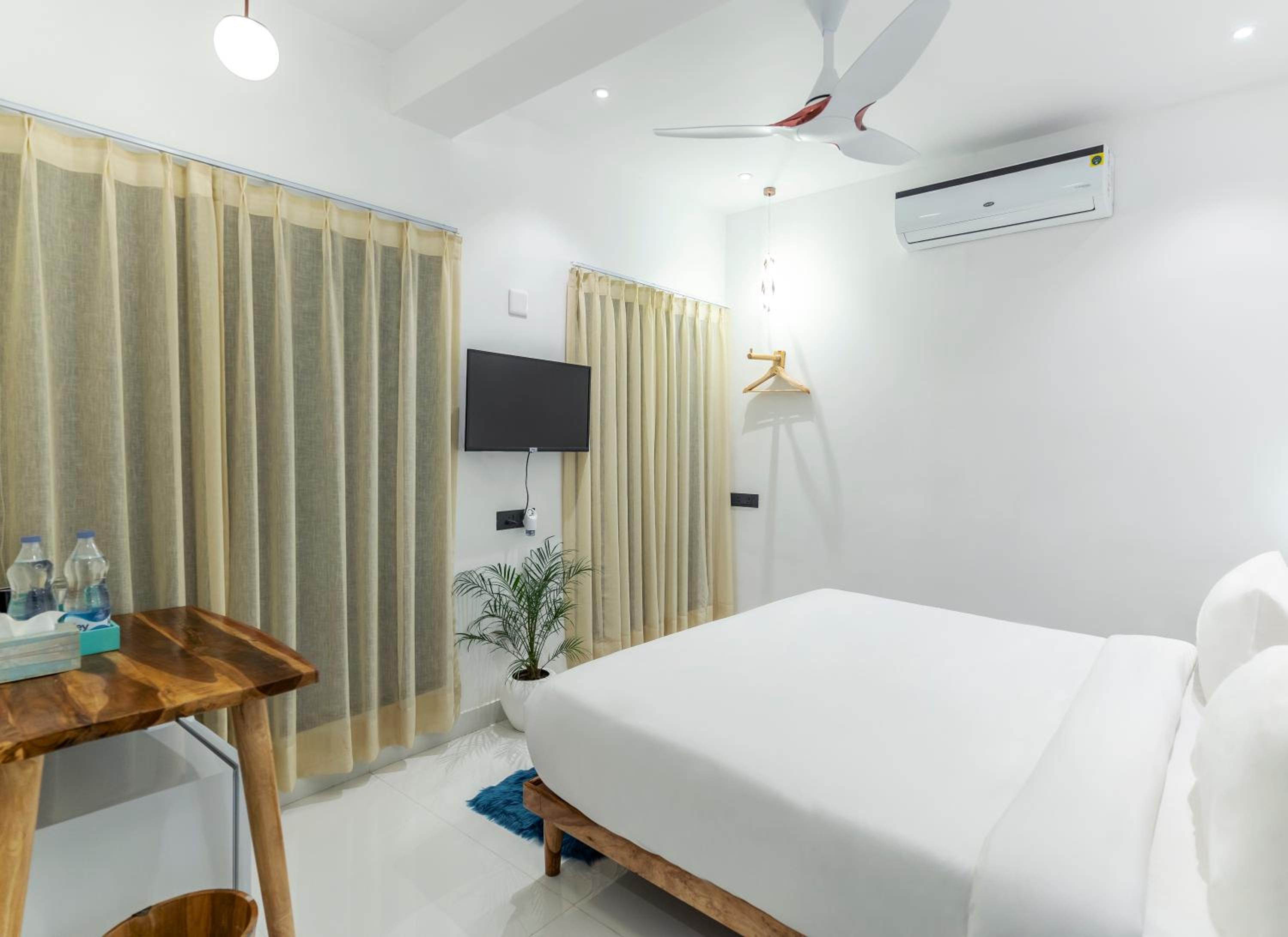 Deluxe Double Room with Lake View - Photo 6