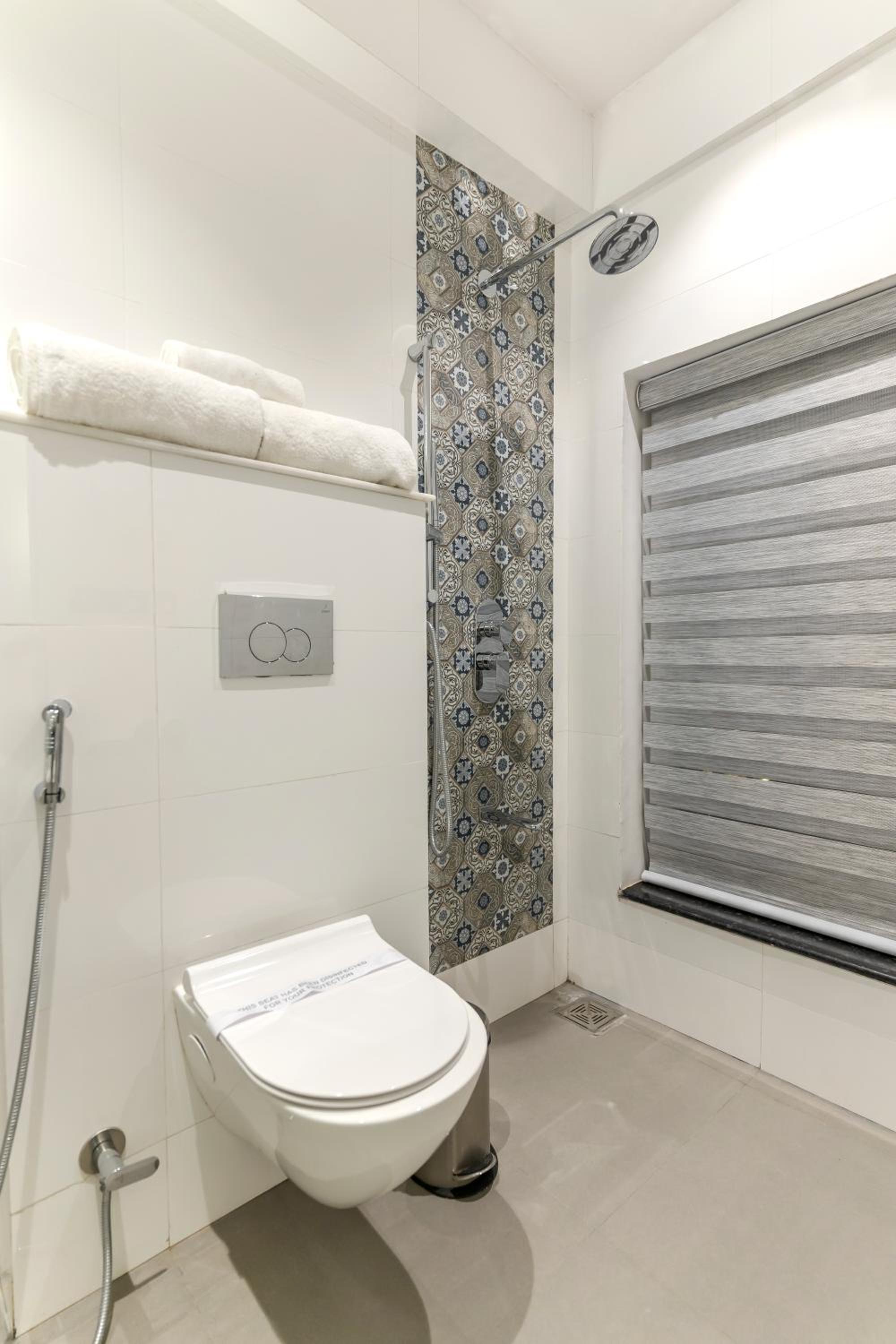 Deluxe Double Room with Lake View - Photo 2