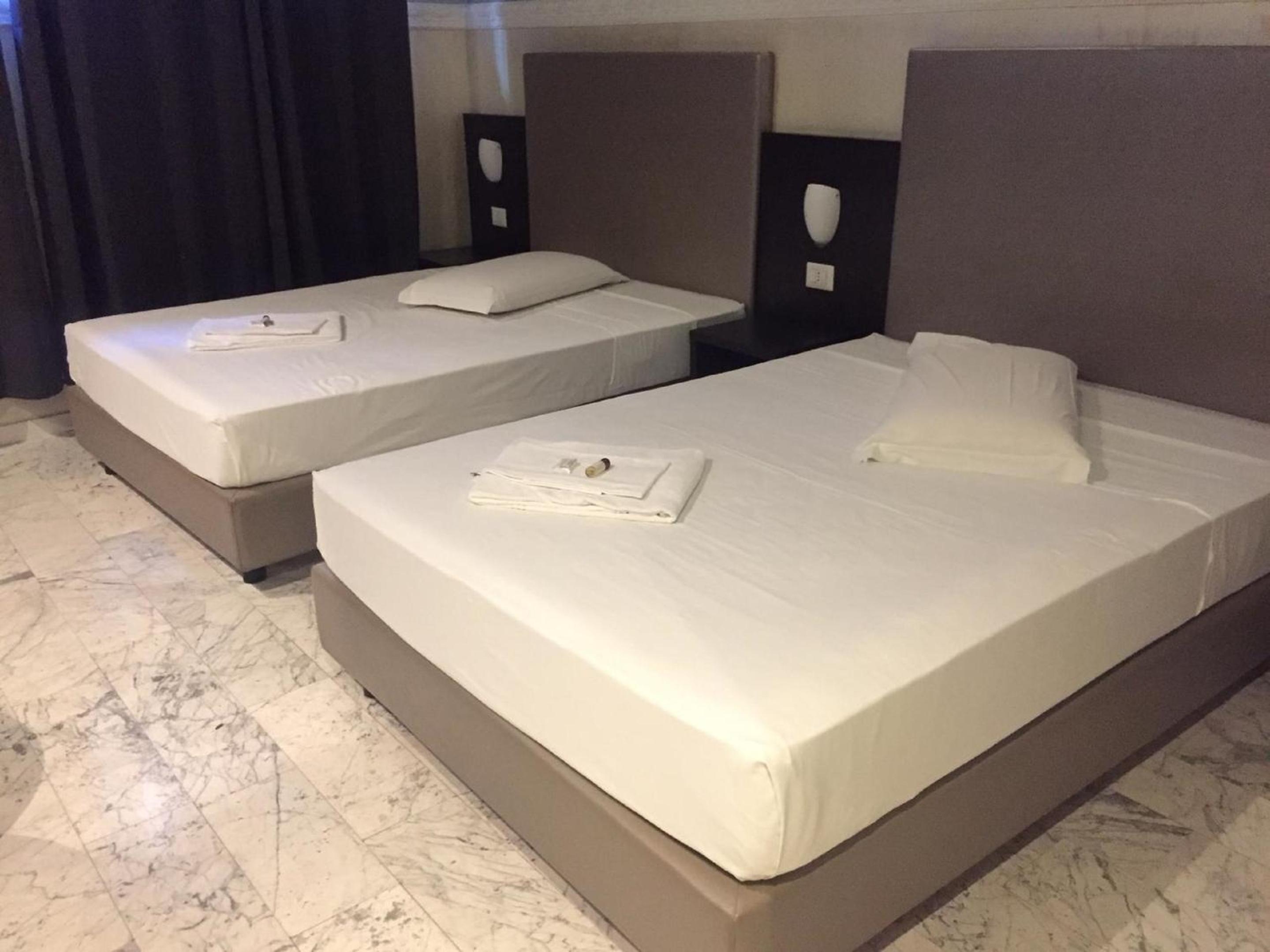 Double or Twin Room with Private Bathroom photo 1