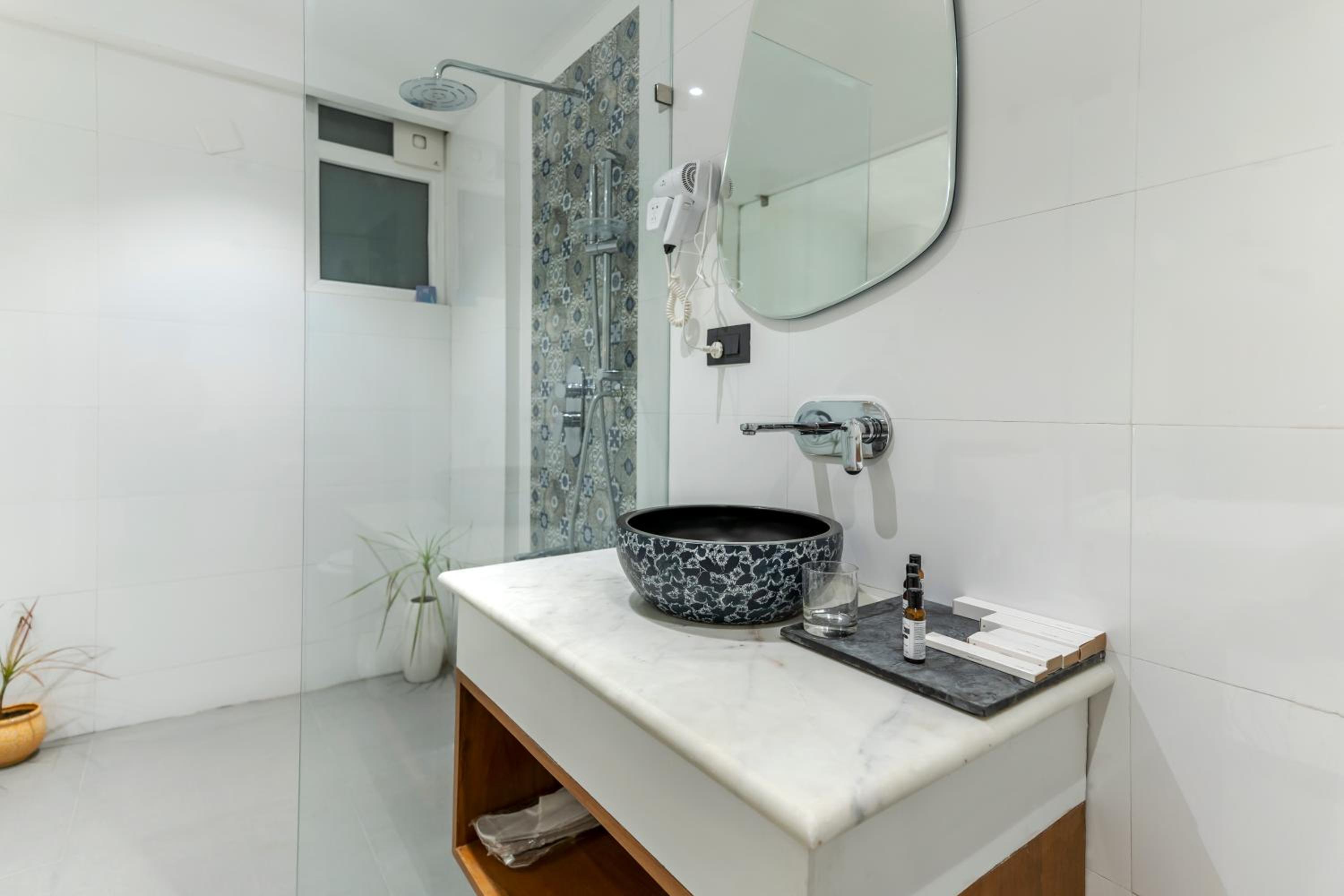 Superior Double Room with Lake View - Photo 2