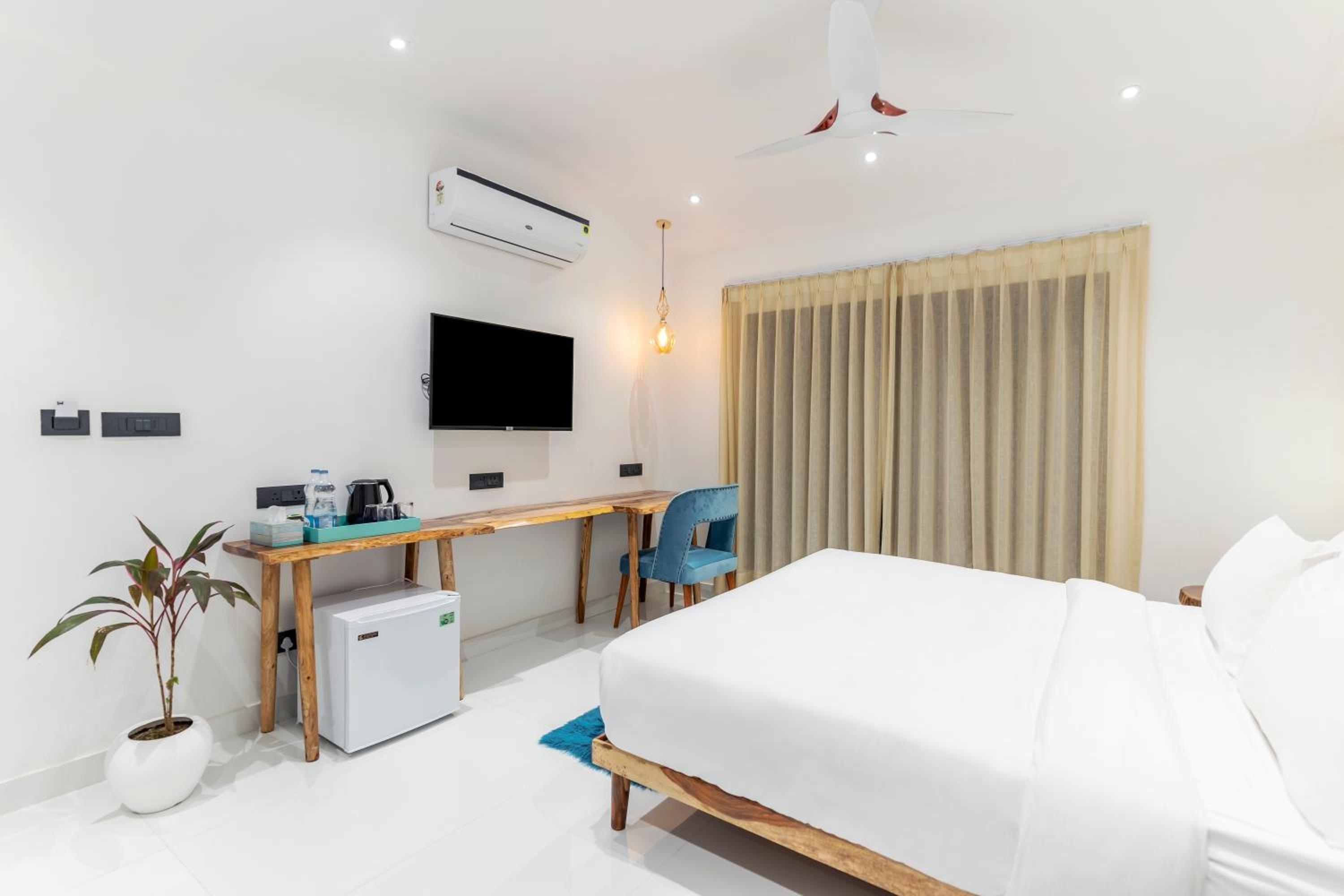 Superior Double Room with Lake View - Photo 9