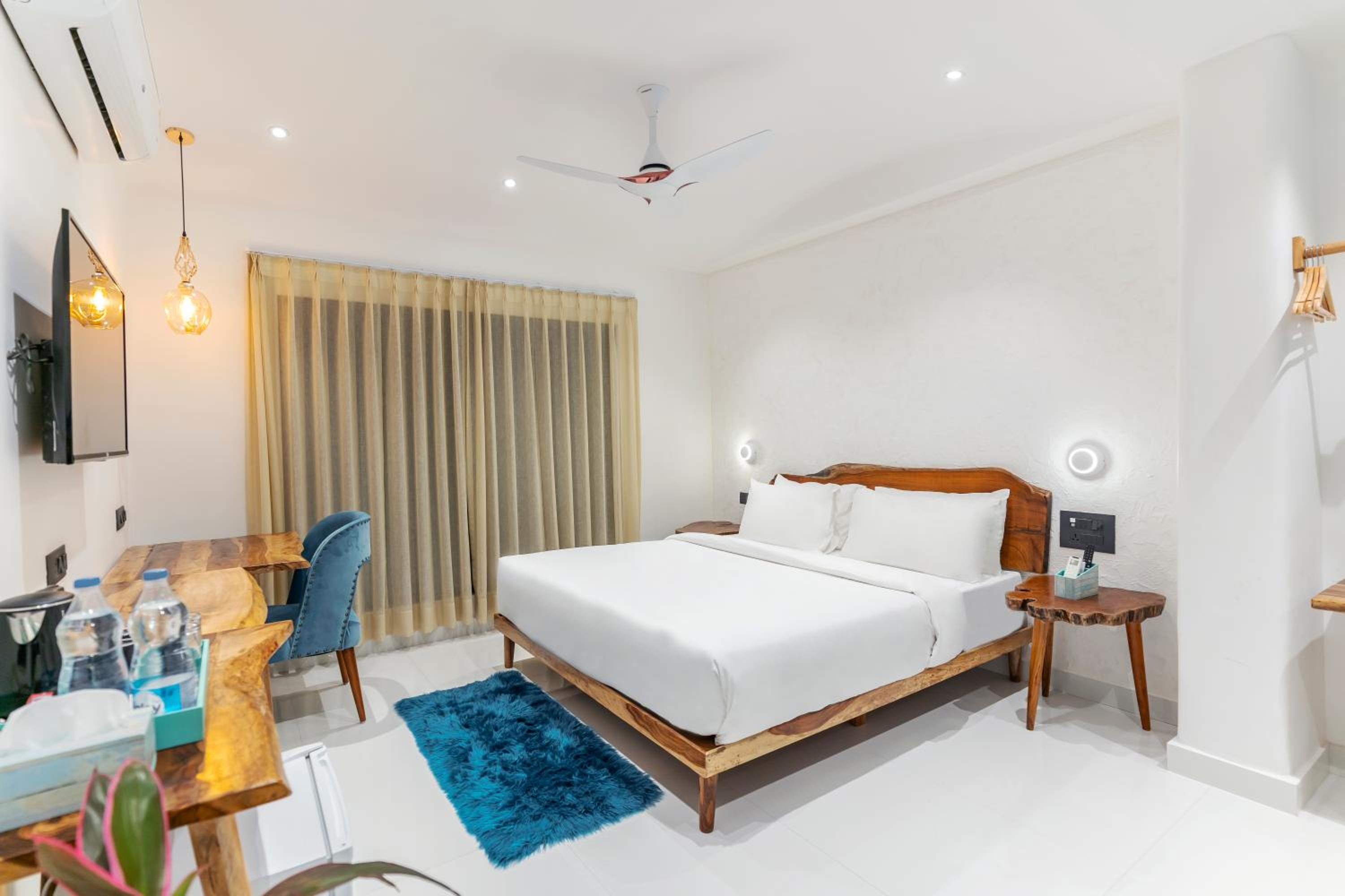 Superior Double Room with Lake View - Photo 1