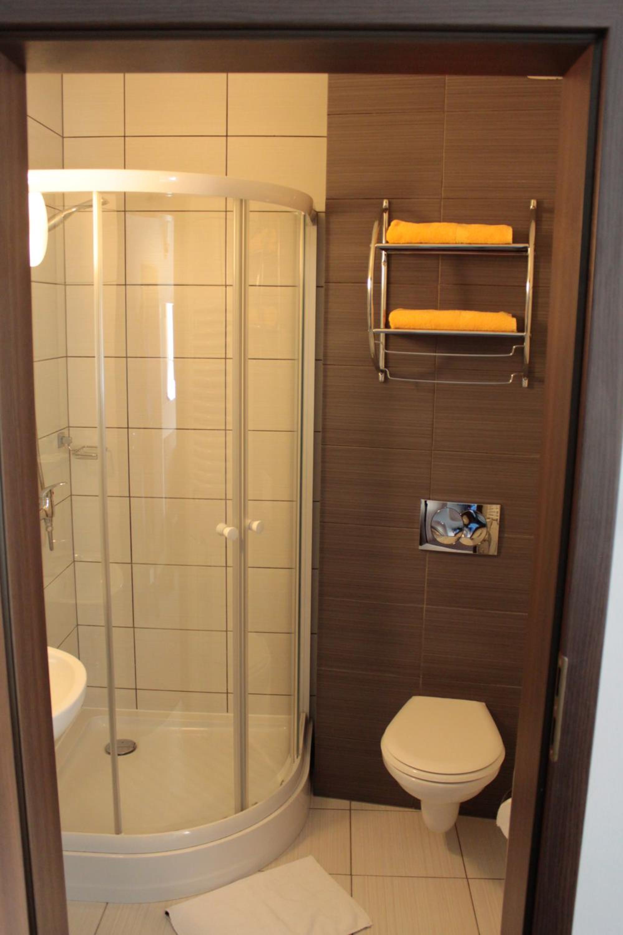 Twin Room - Photo 17