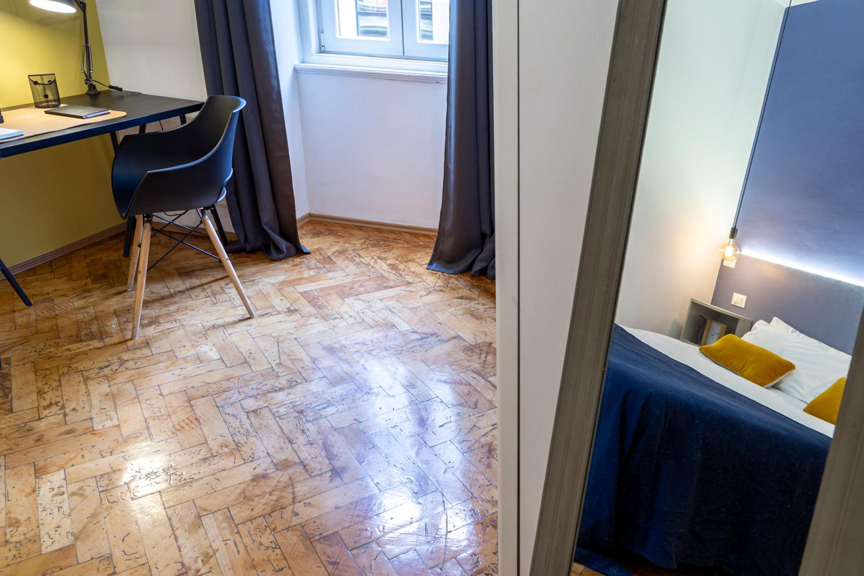 One-Bedroom Apartment - Photo 2