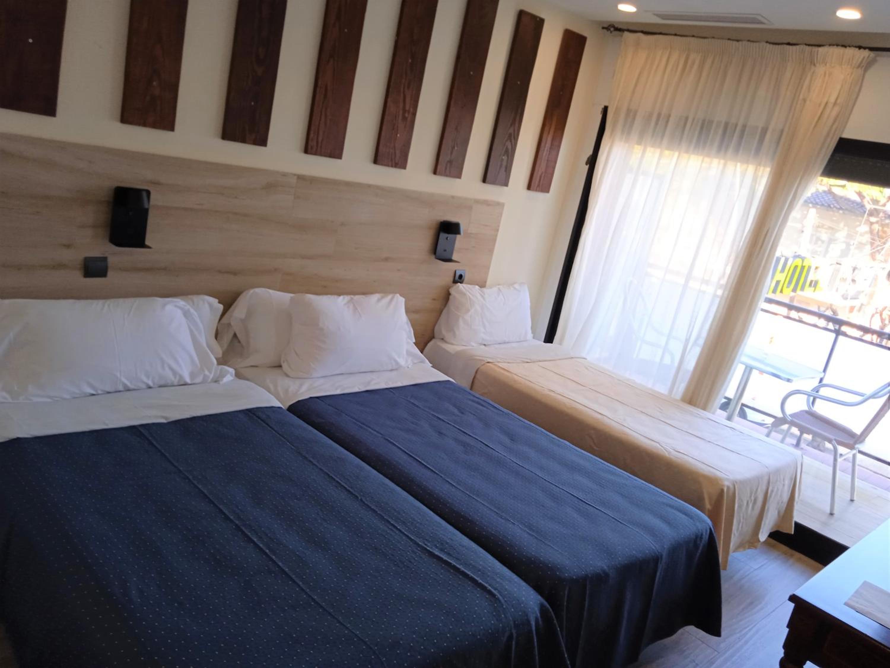 Standard Triple Room with Terrace photo 3
