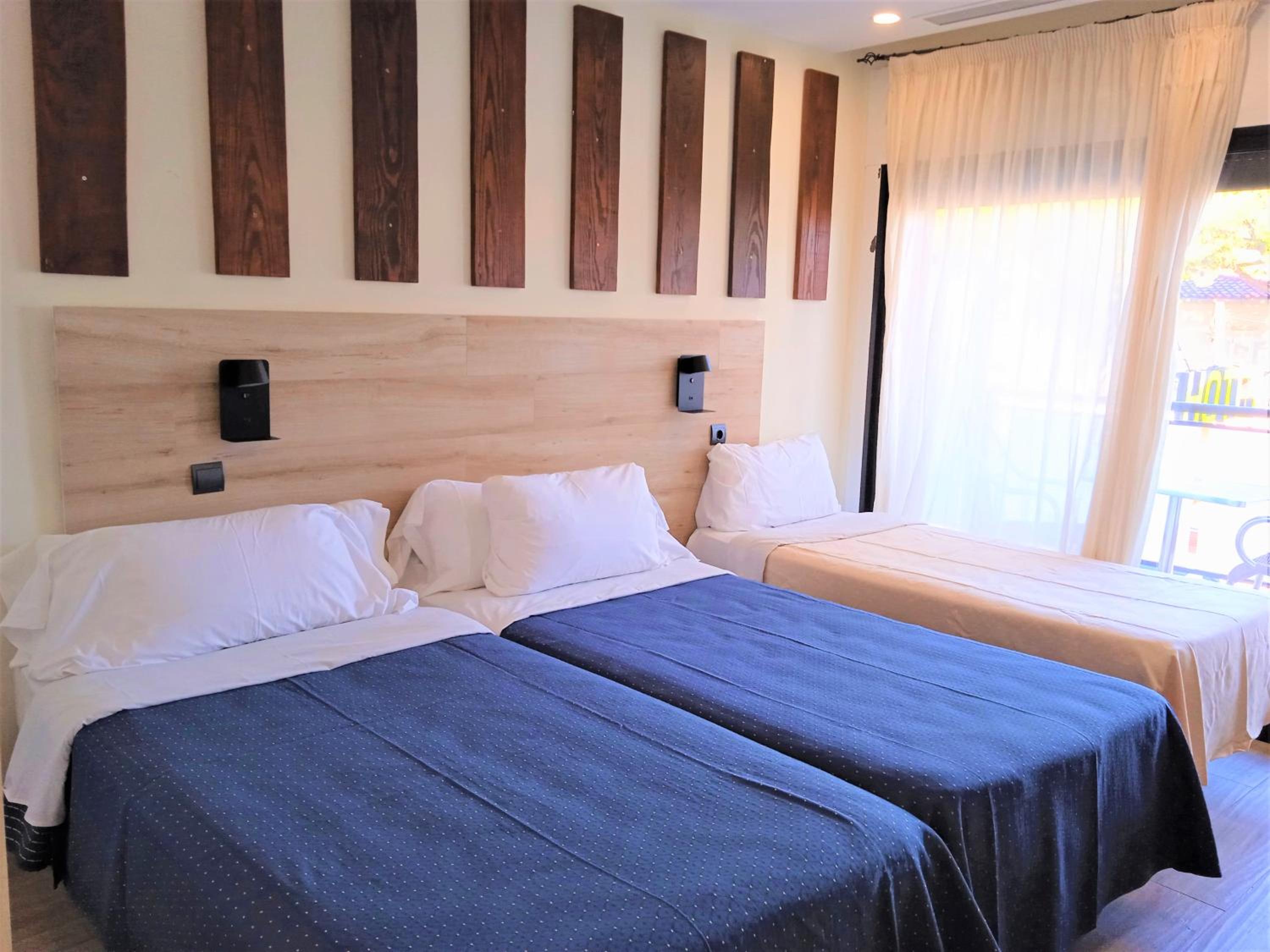 Standard Triple Room with Terrace photo 2