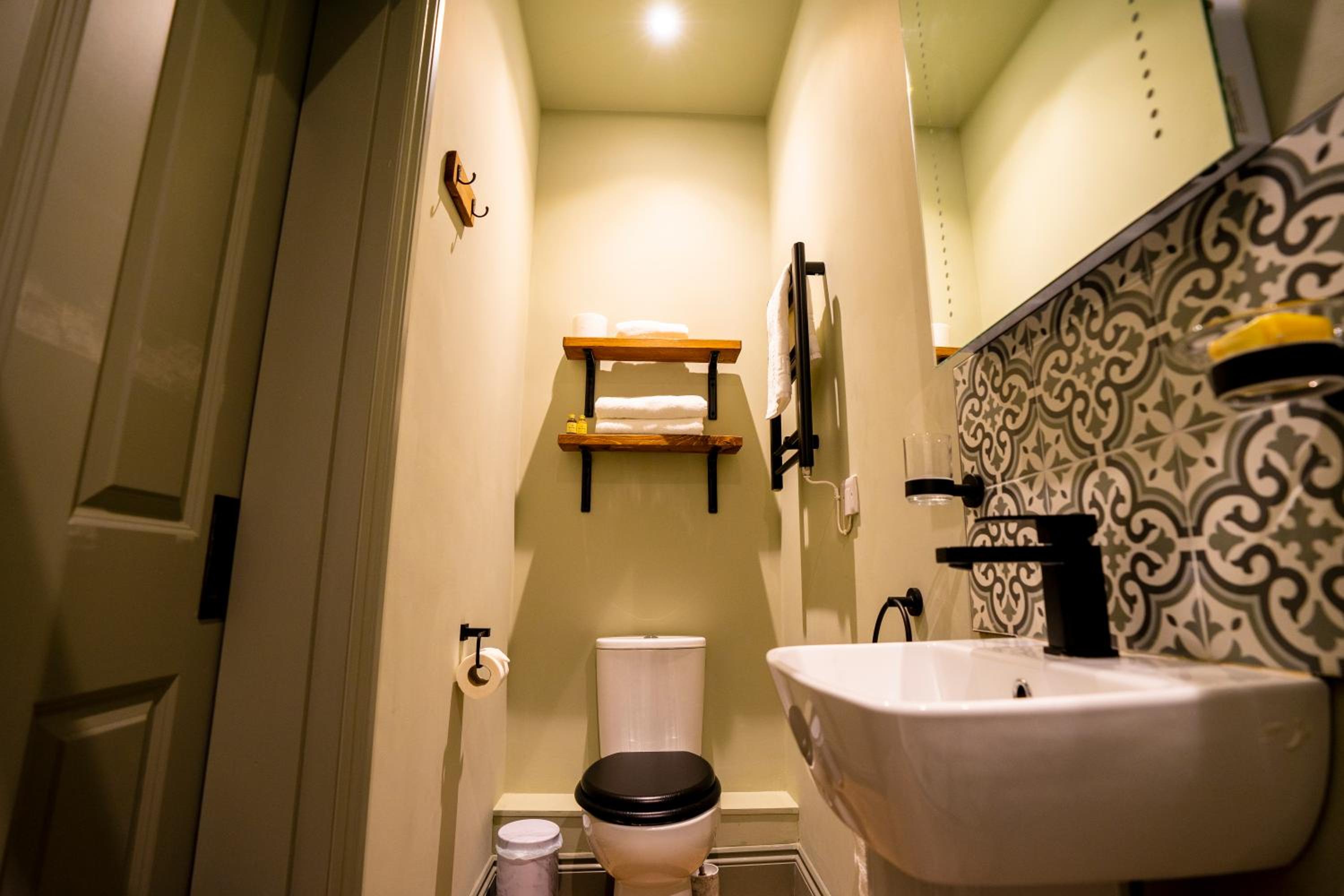 Double Room with Private Bathroom - Photo 6