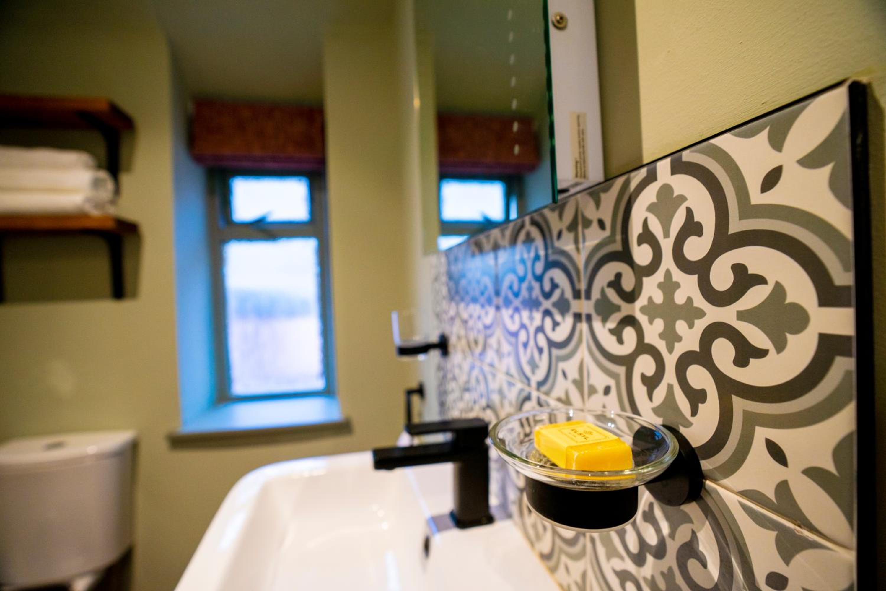 Double Room with Private Bathroom - Photo 4