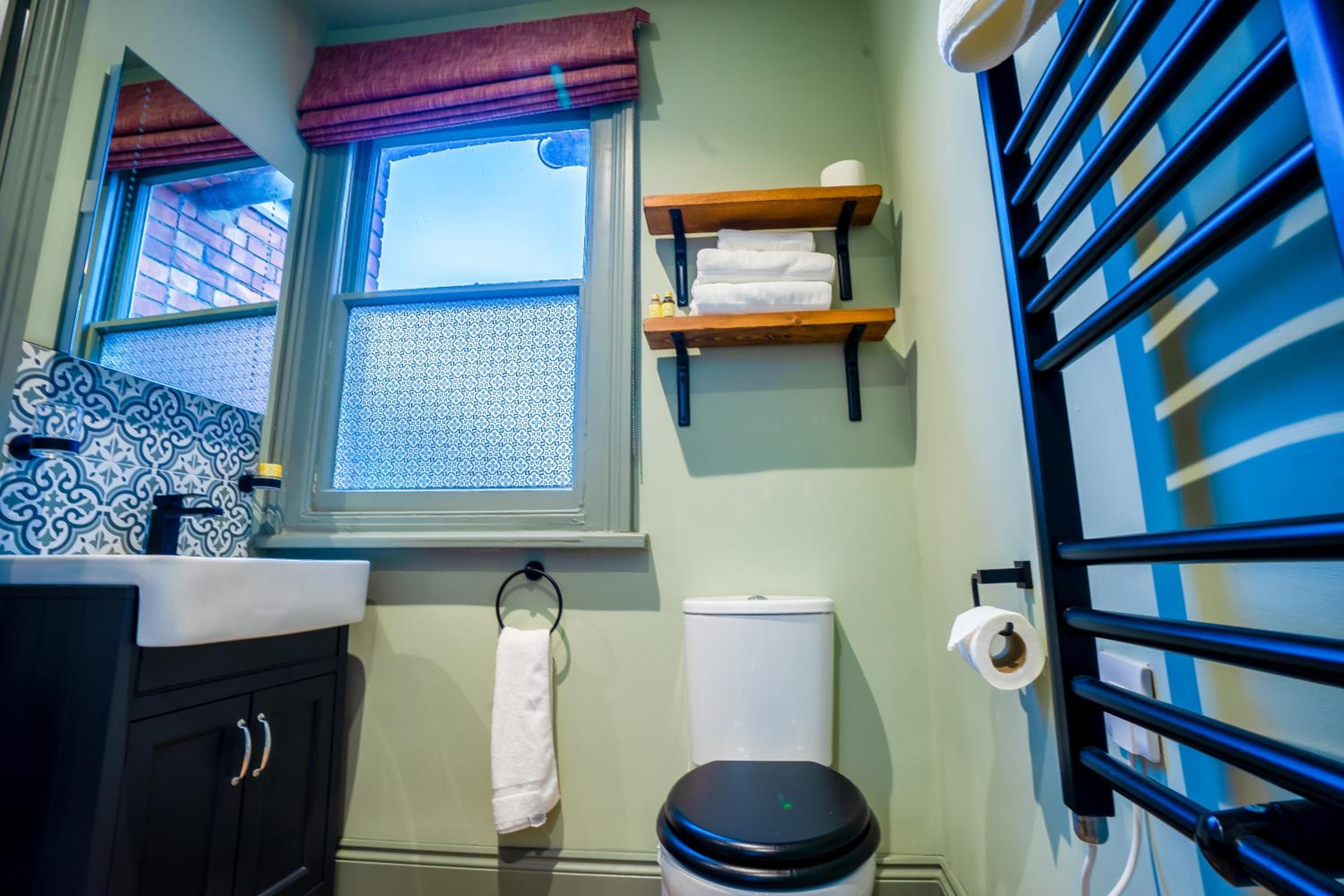 Double Room with Private Bathroom - Photo 2