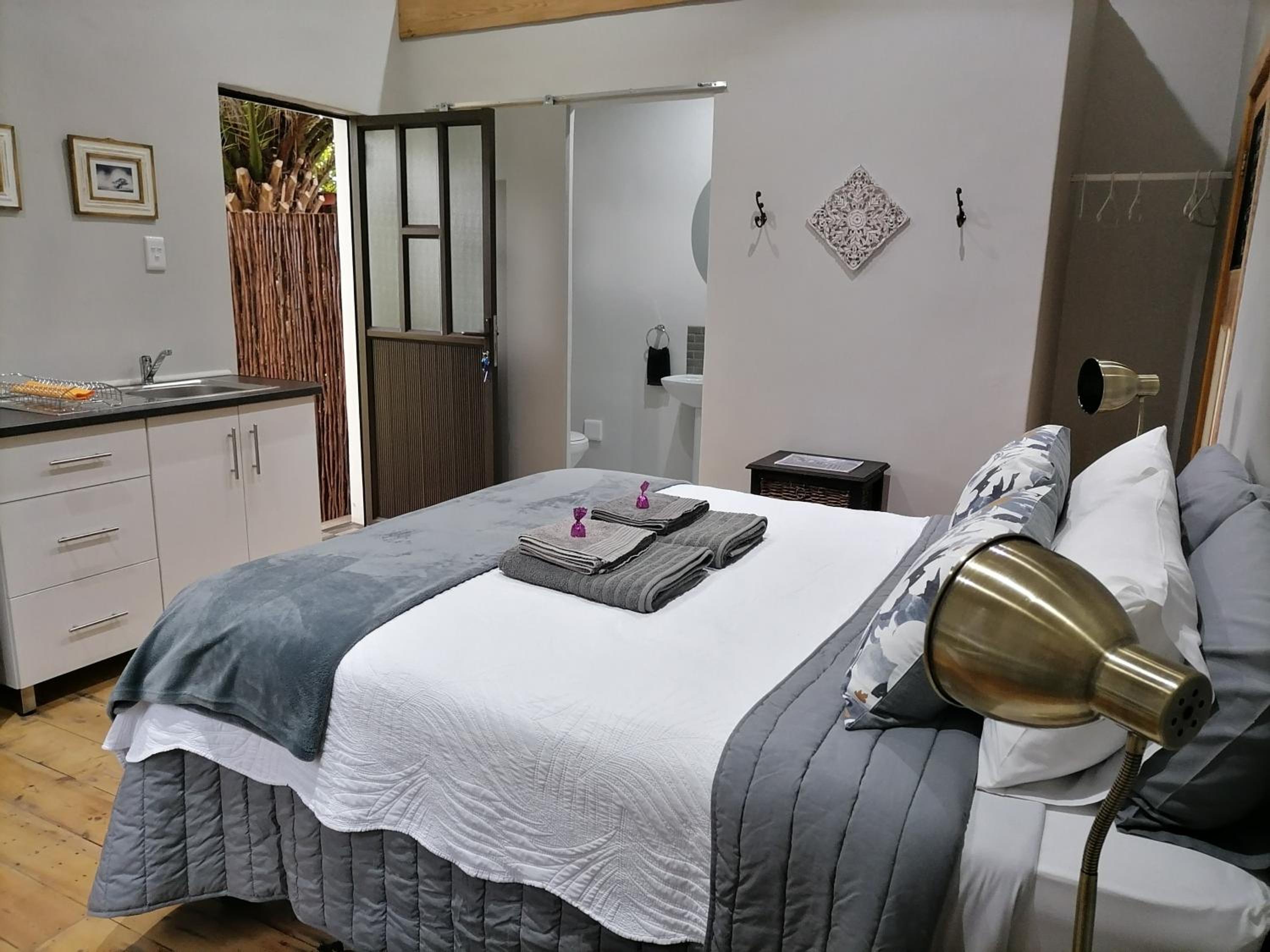 Deluxe Double Room with Shower - Photo 6