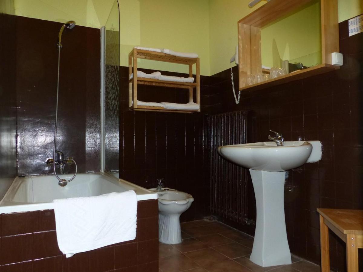 Triple Room with Private Bathroom photo 2