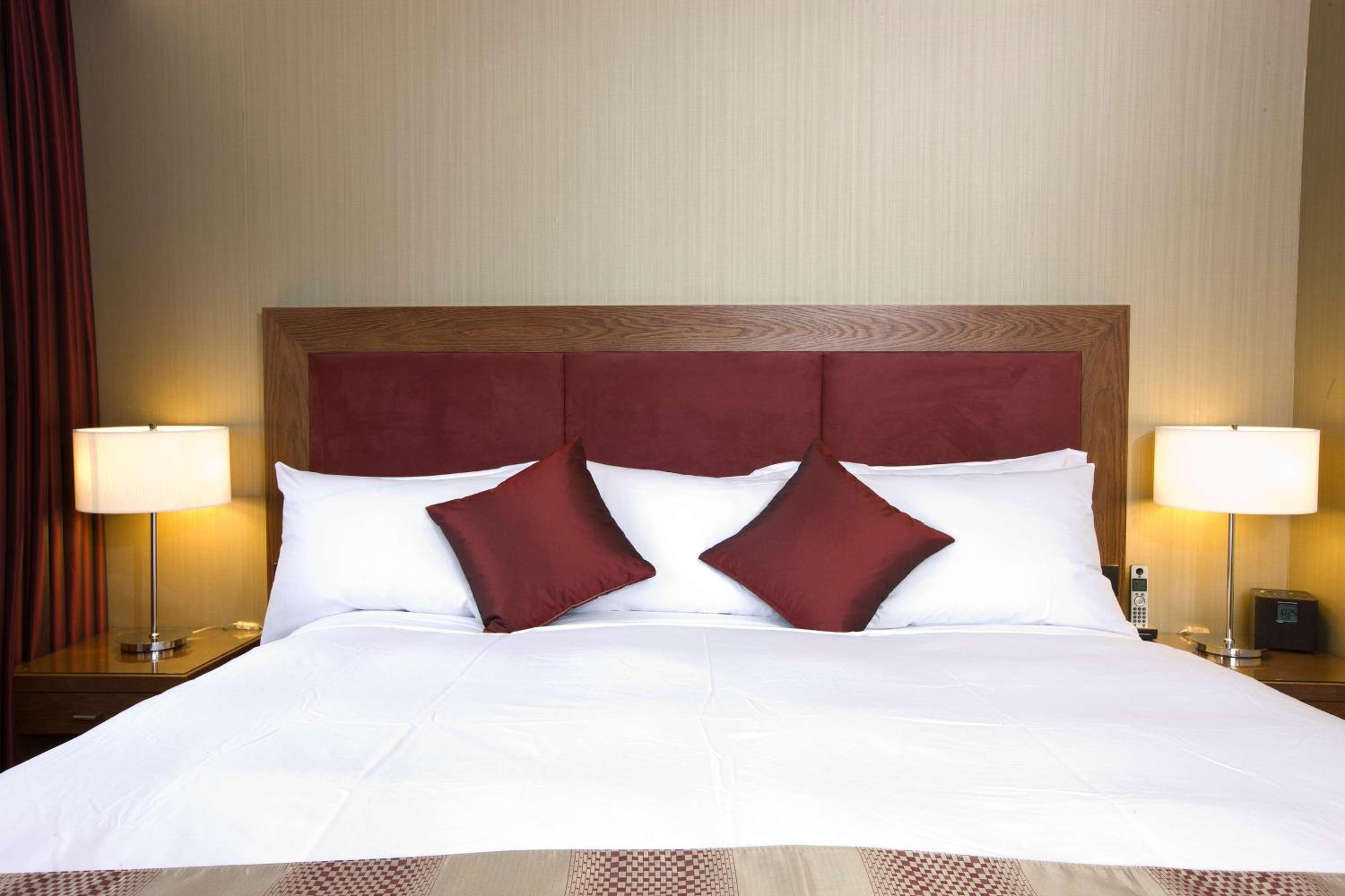 Executive King Room - Non-Smoking - Photo 2