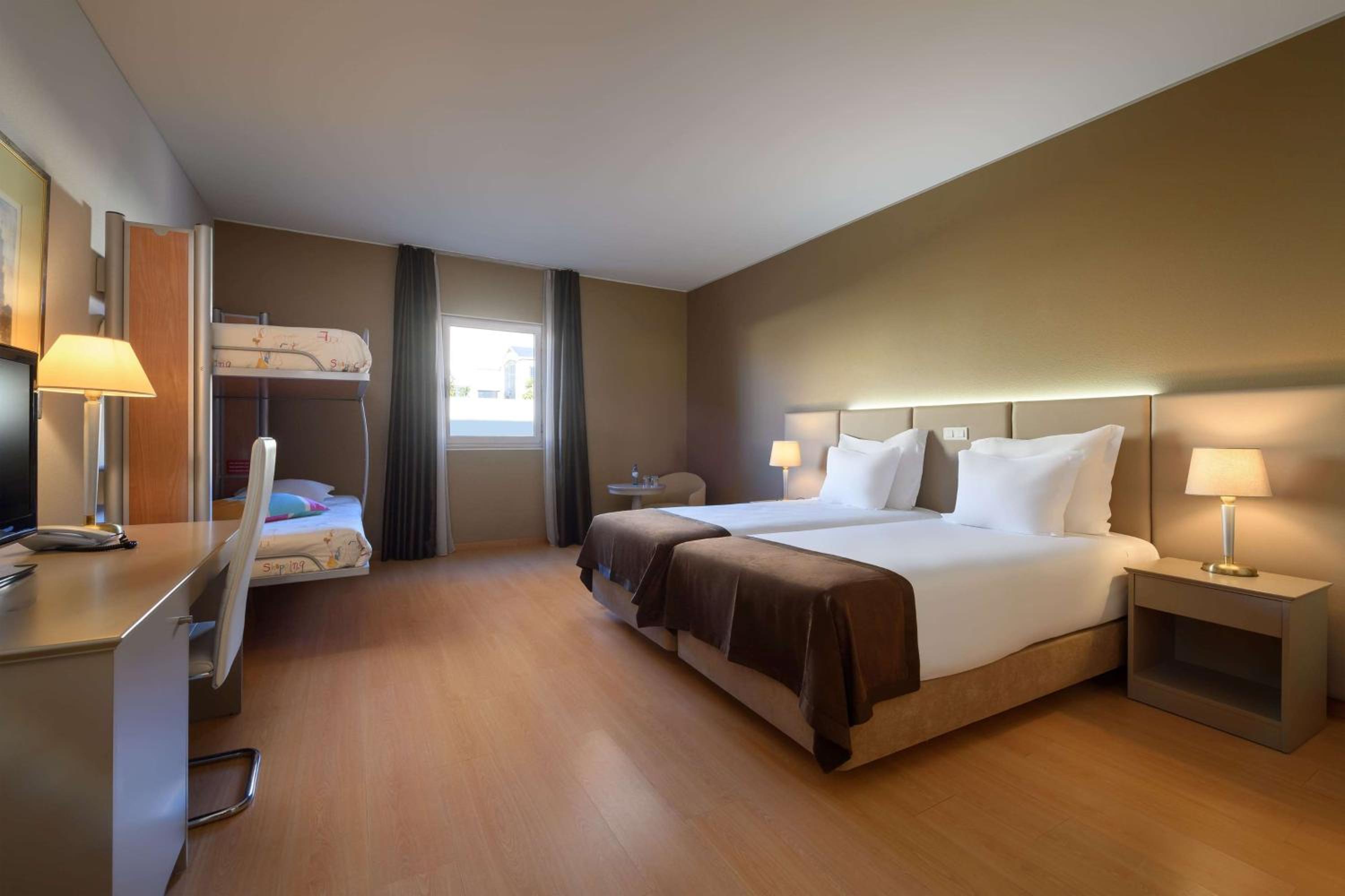 Deluxe Family Room with Two Twin Beds and Bunk Bed - Non-Smoking - Photo 1