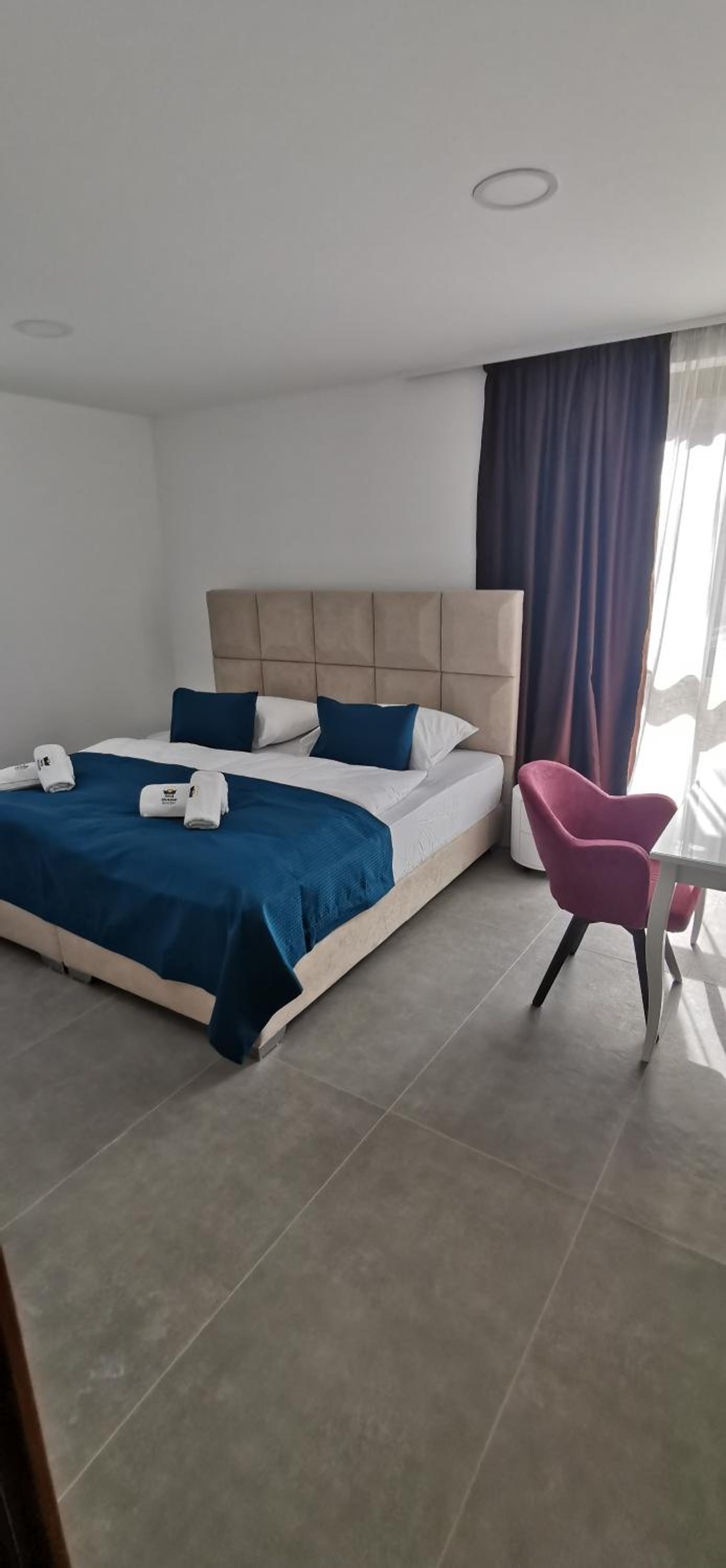 Deluxe King Suite photo 3