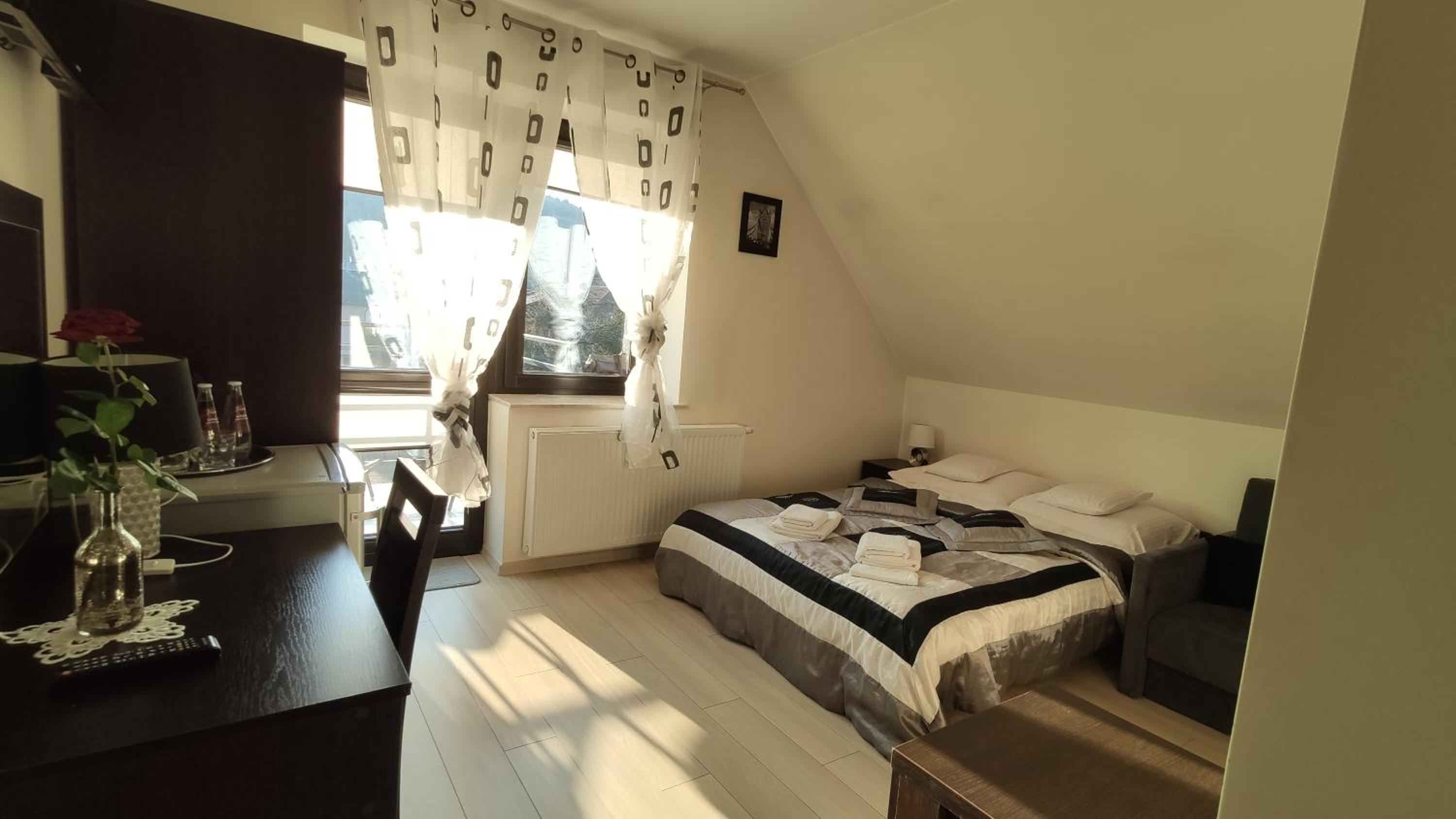 Deluxe Double Room with Balcony - Photo 6