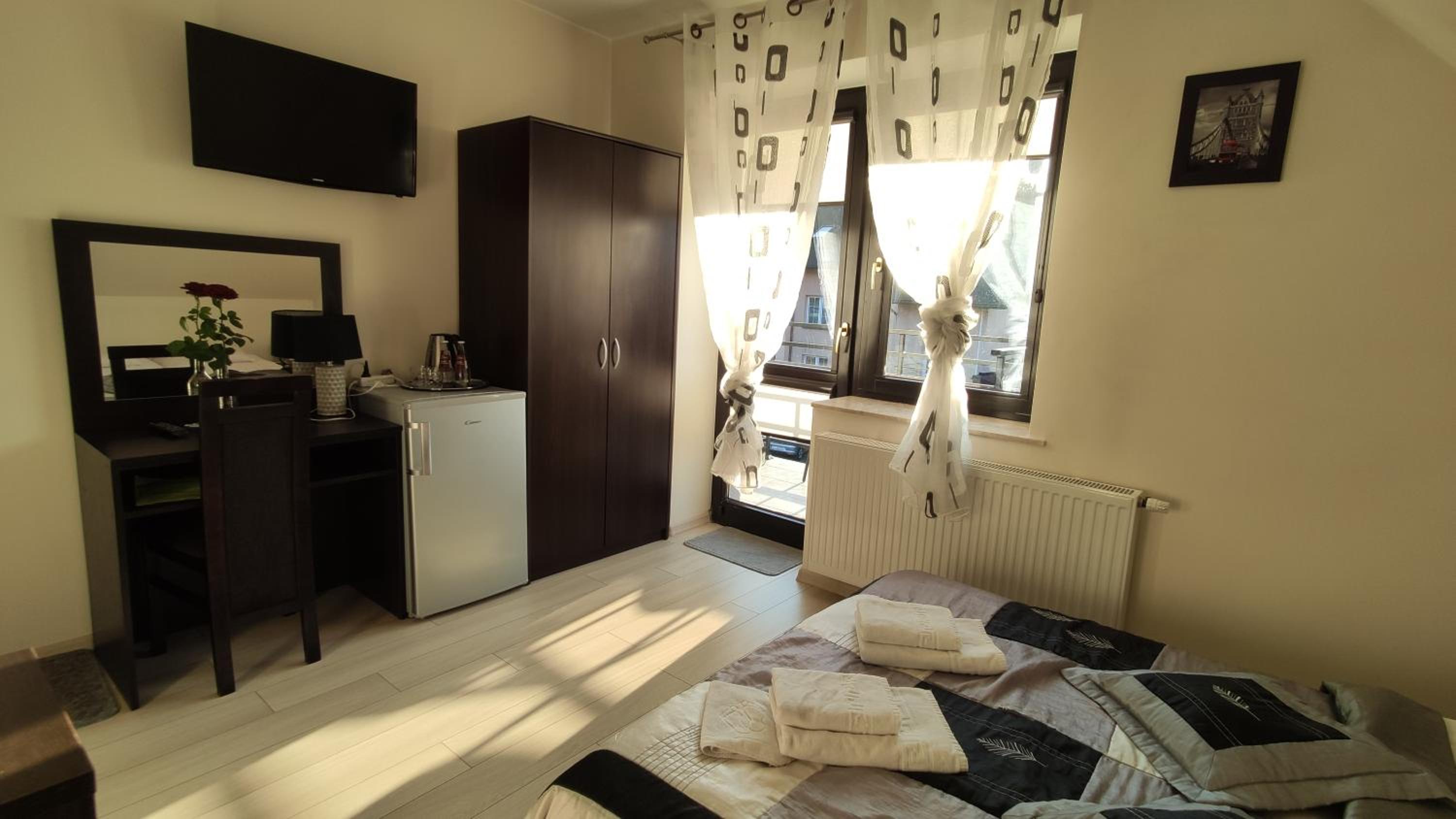Deluxe Double Room with Balcony - Photo 7