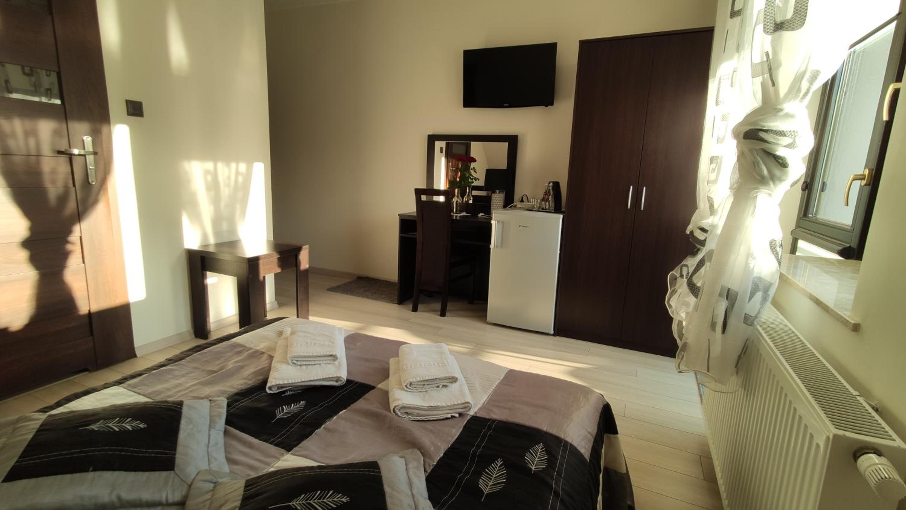 Deluxe Double Room with Balcony - Photo 8