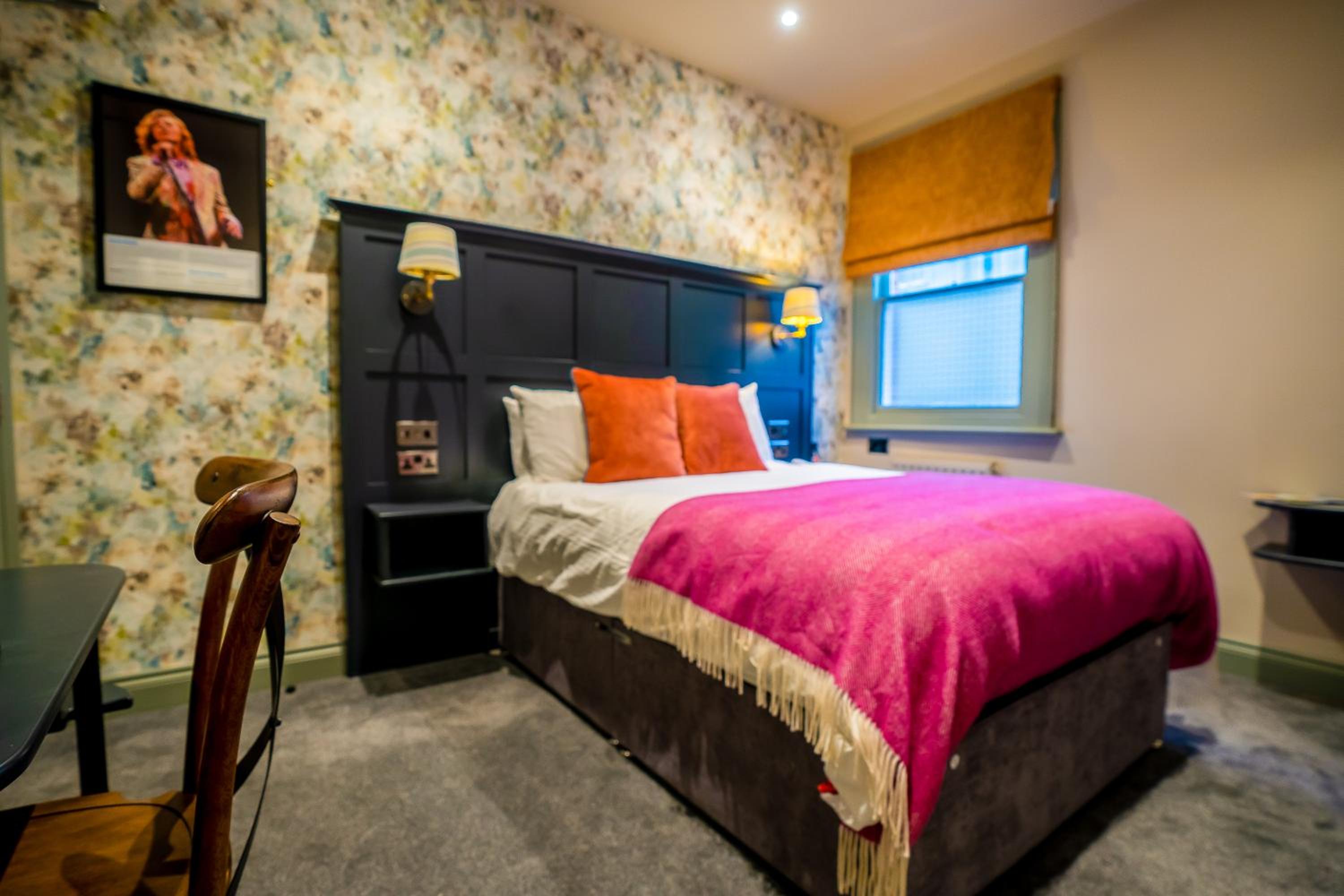 Double Room with Private Bathroom - Photo 8