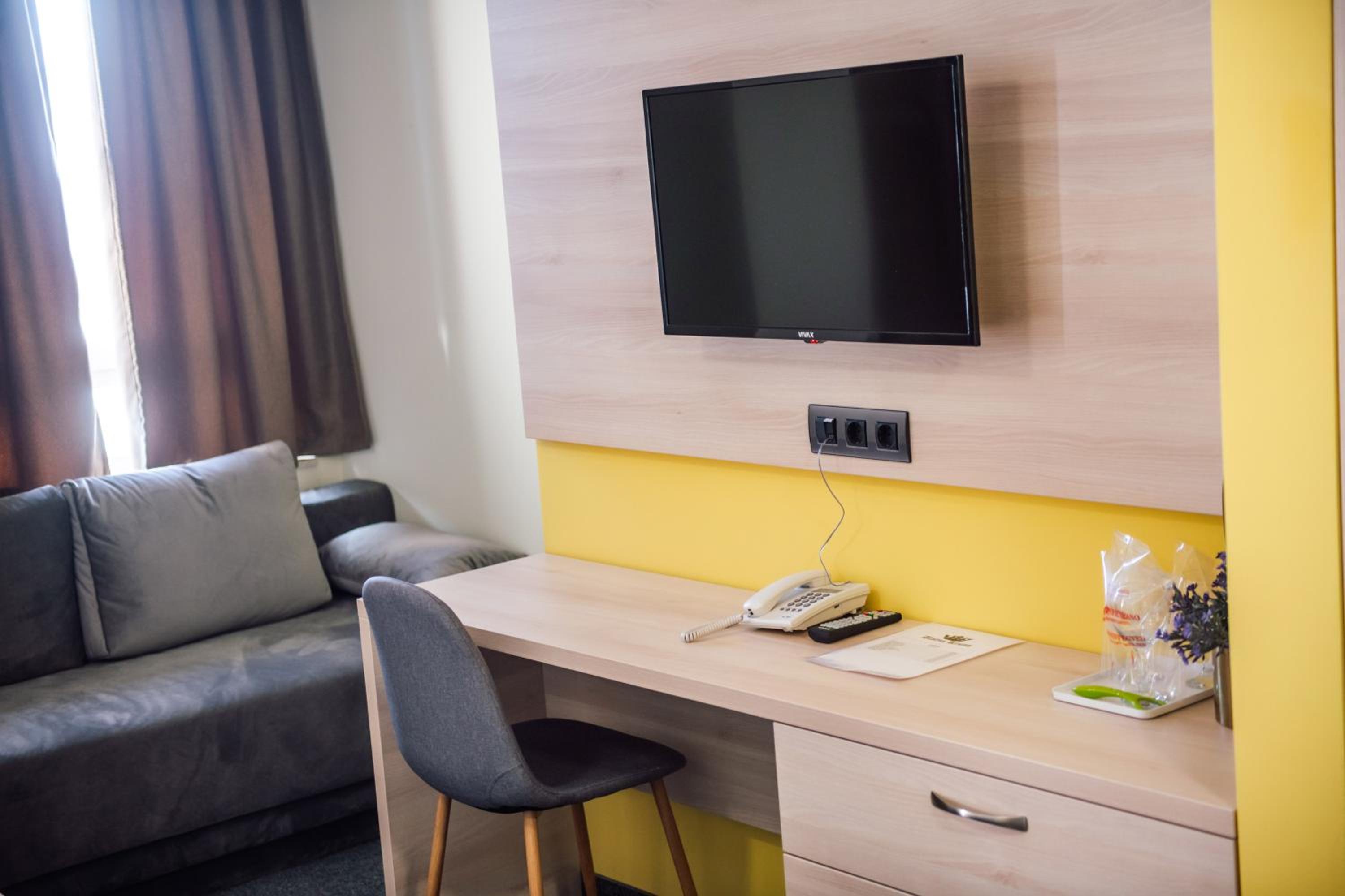Deluxe Double Room with Balcony photo 2