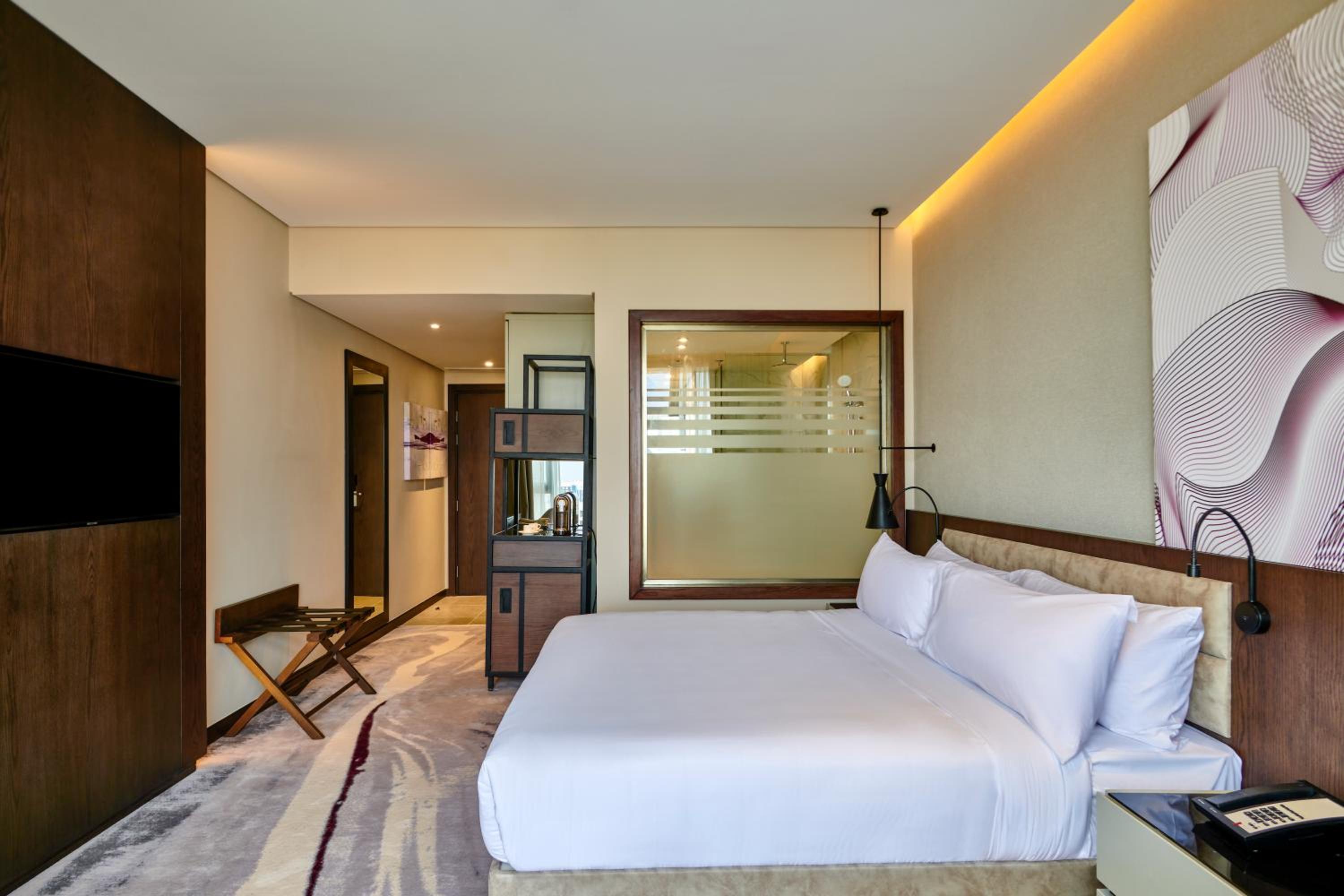 Standard Room (access to Shopping Plaza) - Photo 3
