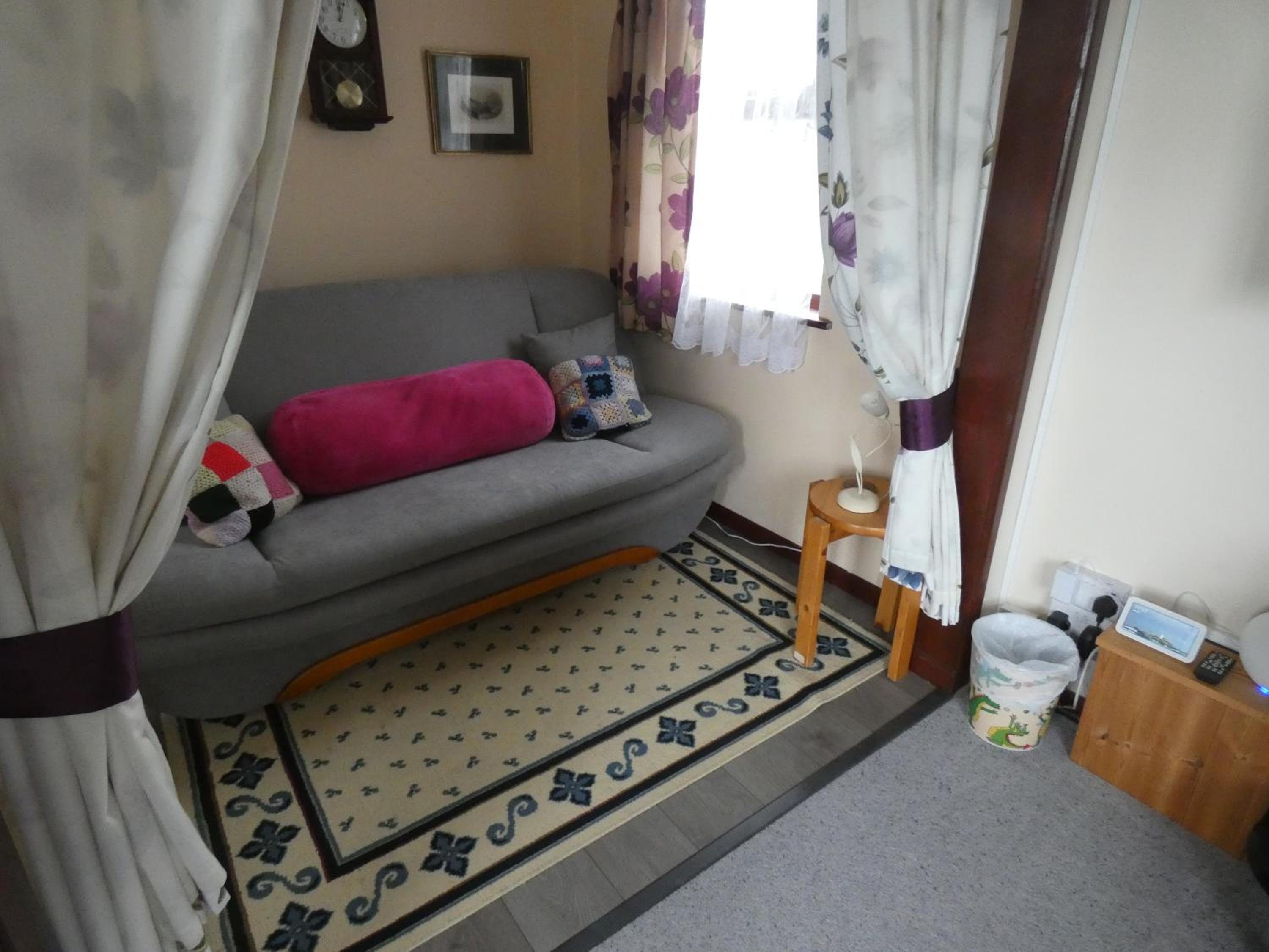 One-Bedroom Apartment photo 3