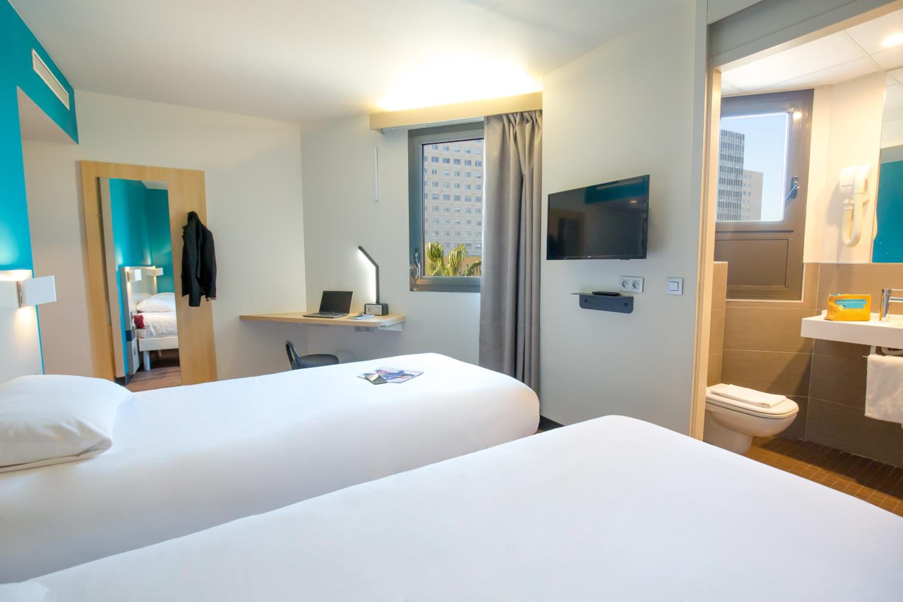 Twin Room - Photo 2