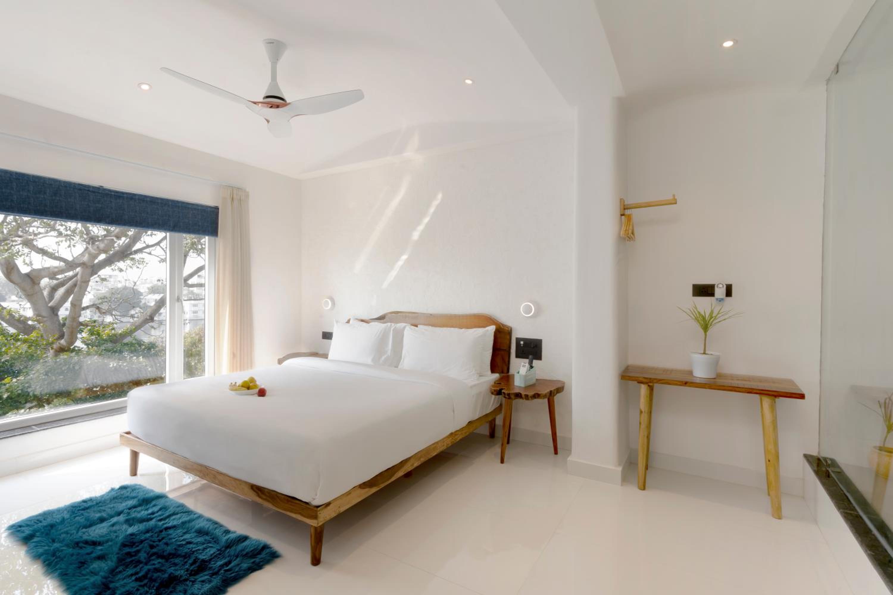 Superior Double Room with Lake View - Photo 3
