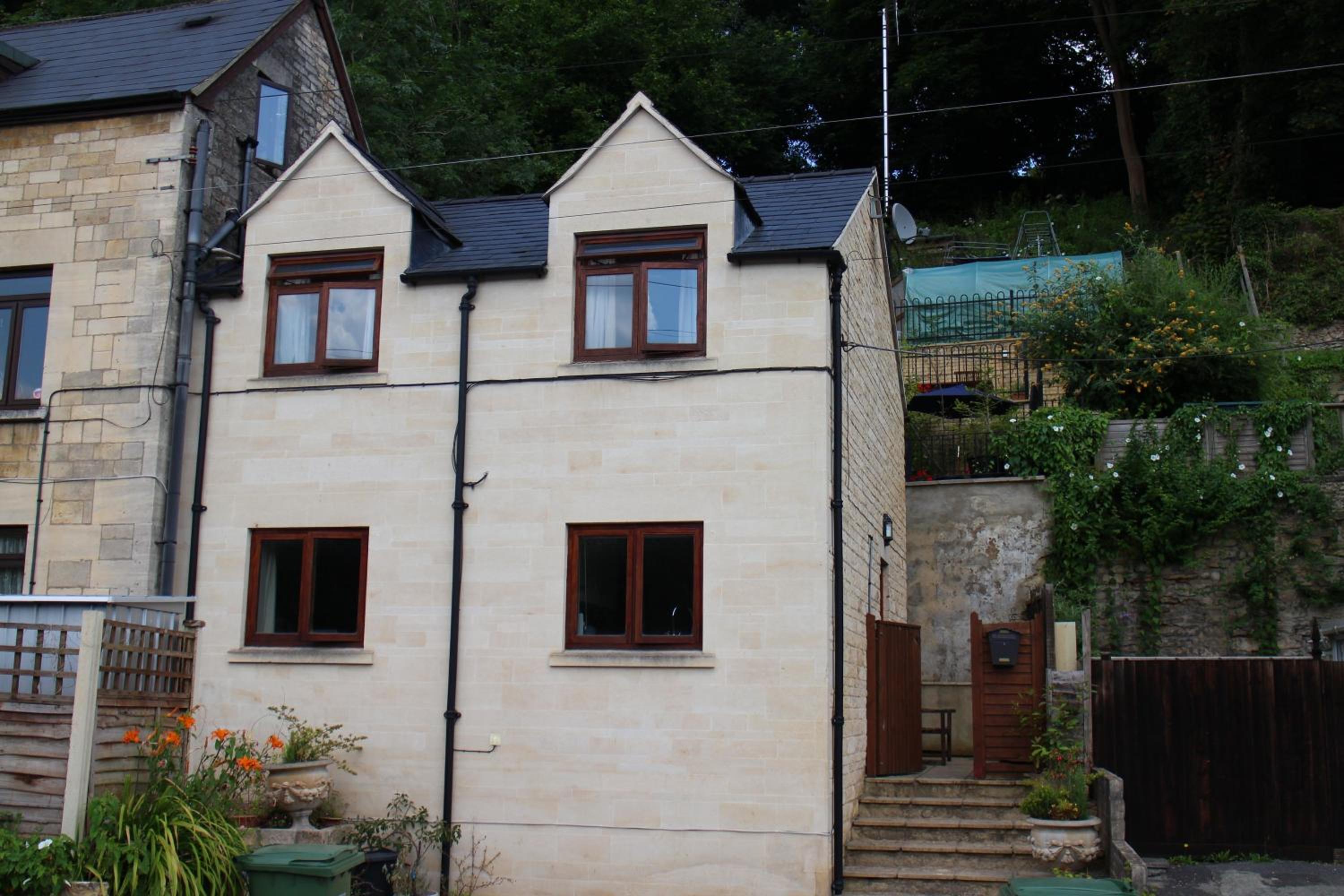 Three-Bedroom House photo 3