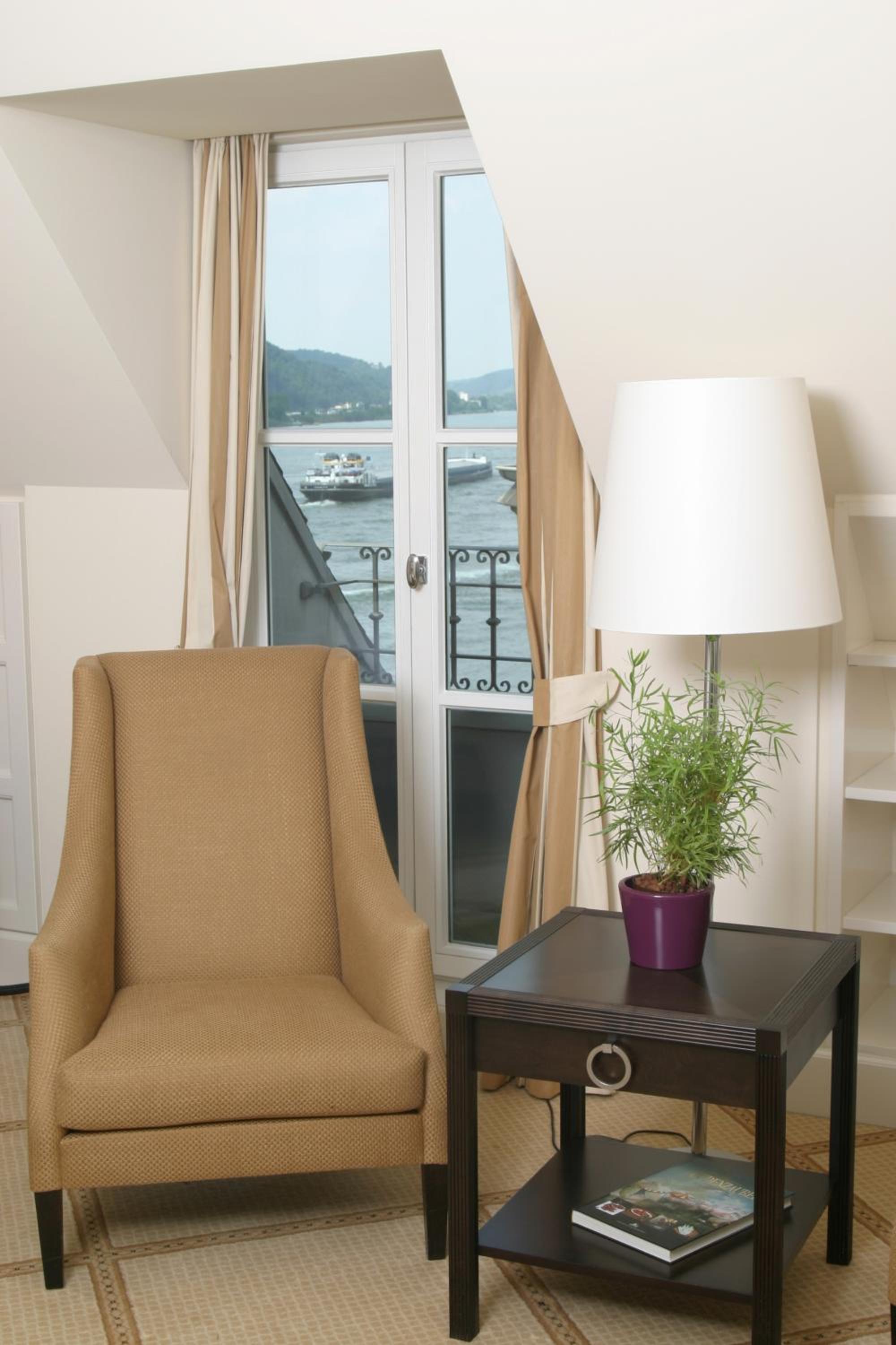 Deluxe Double Room with River View photo 2