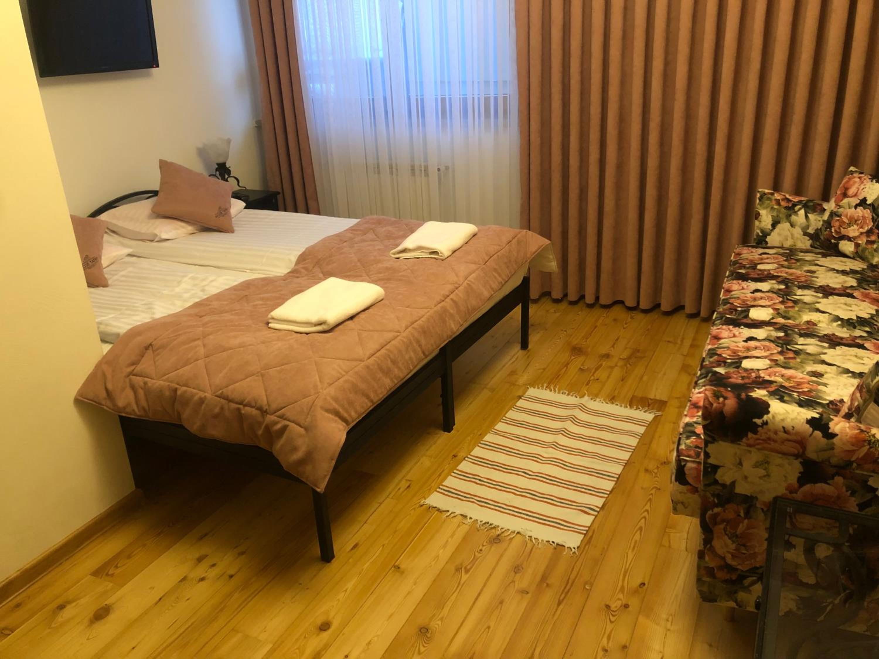 Large Double Room photo 1