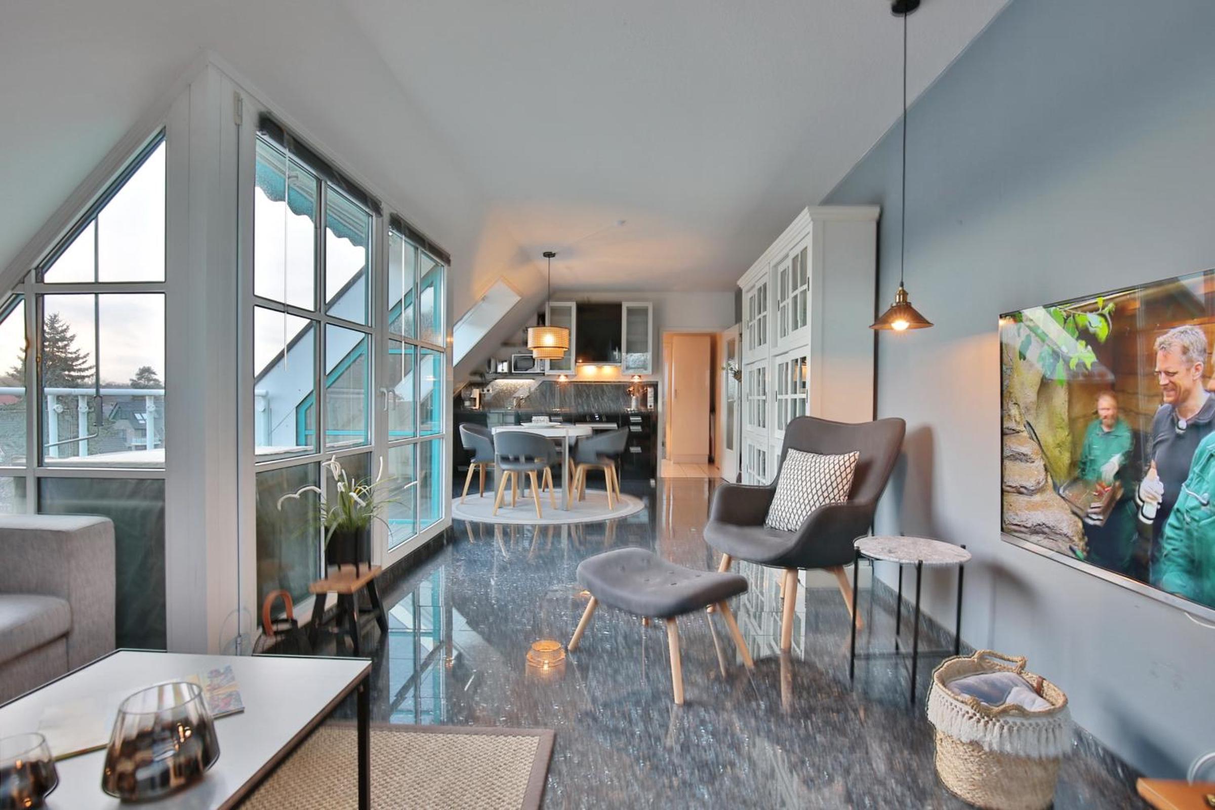 Apartment with Balcony photo 1