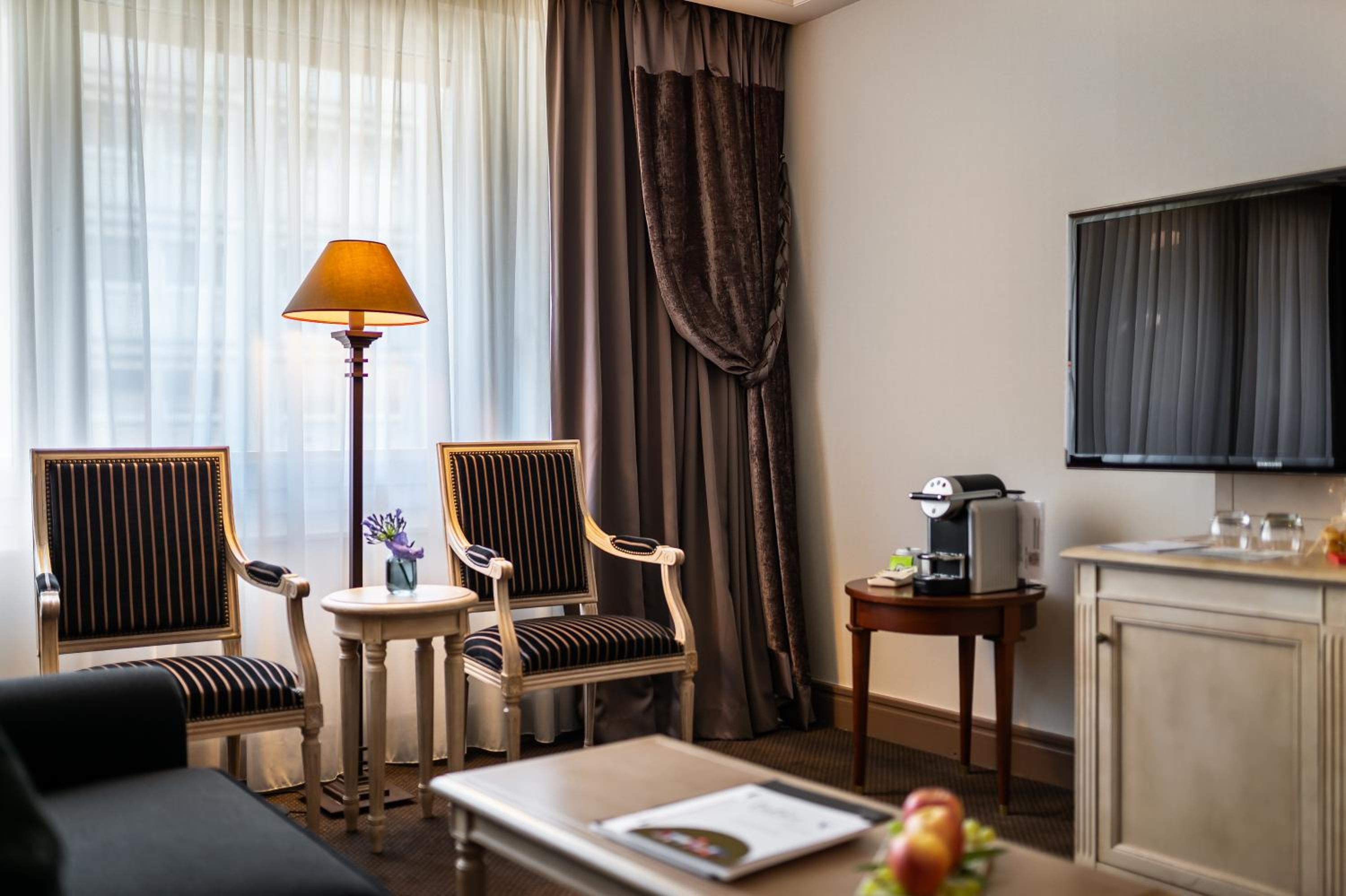 Executive Family Room