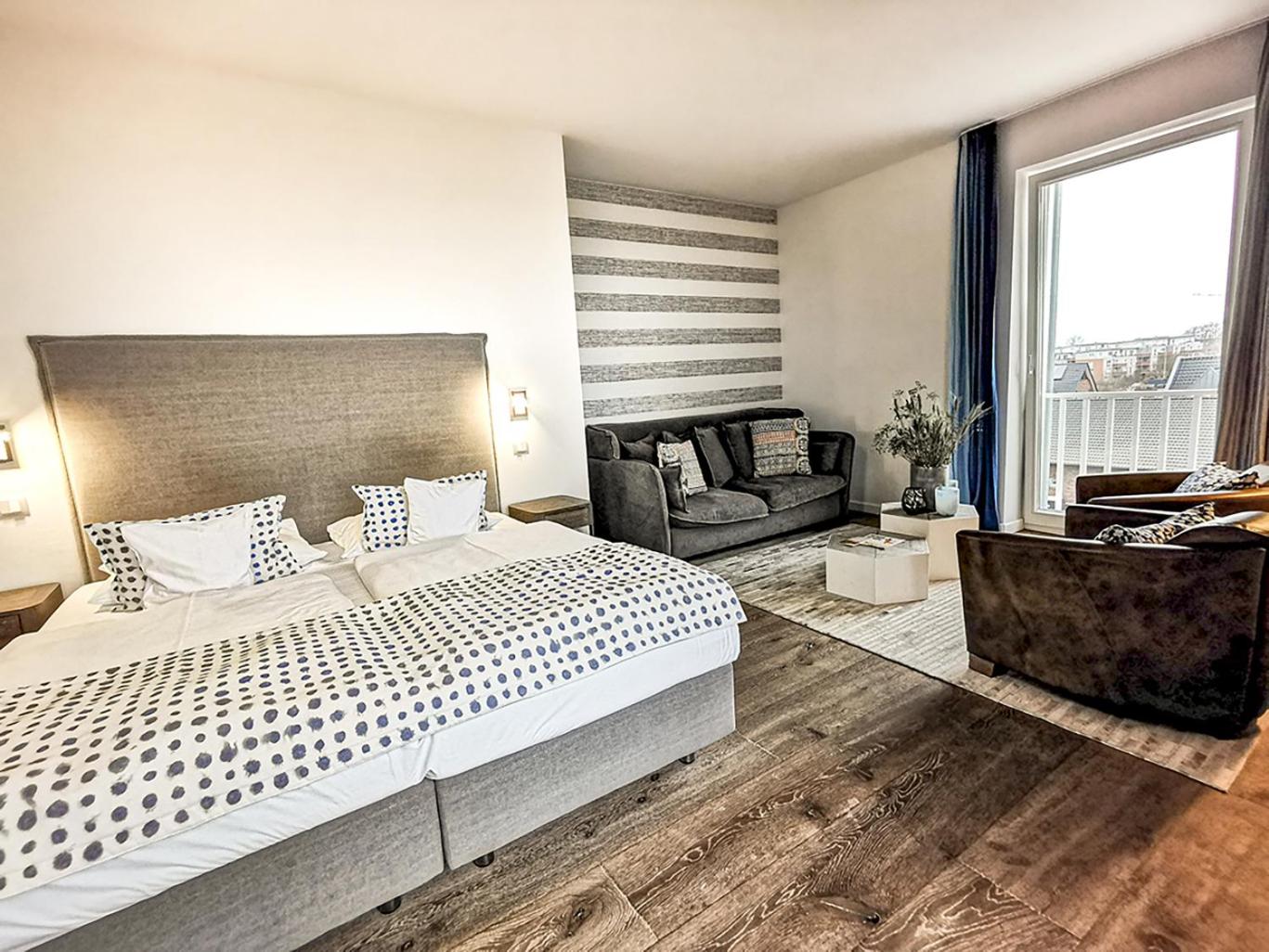 Deluxe Double Room with Balcony and Sea View photo 2